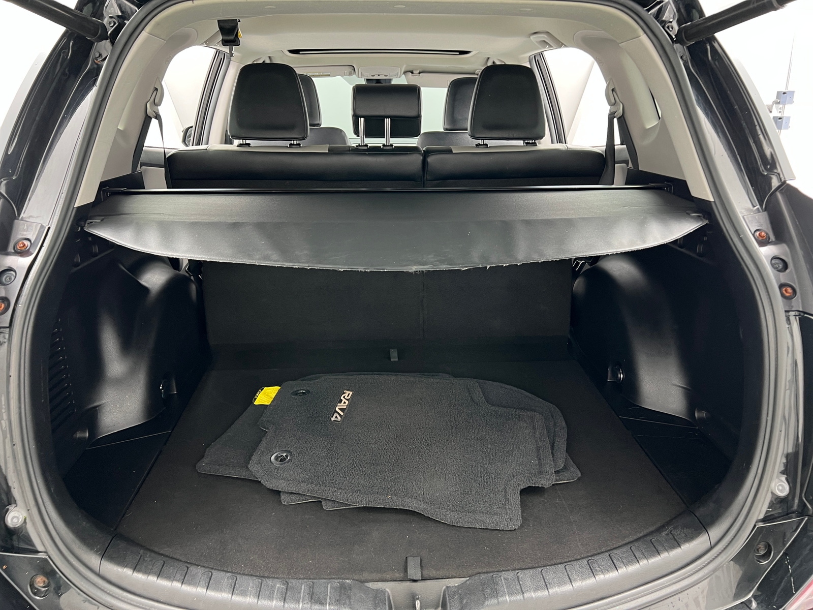 Thumbnail: 2017 Toyota RAV4 - 6