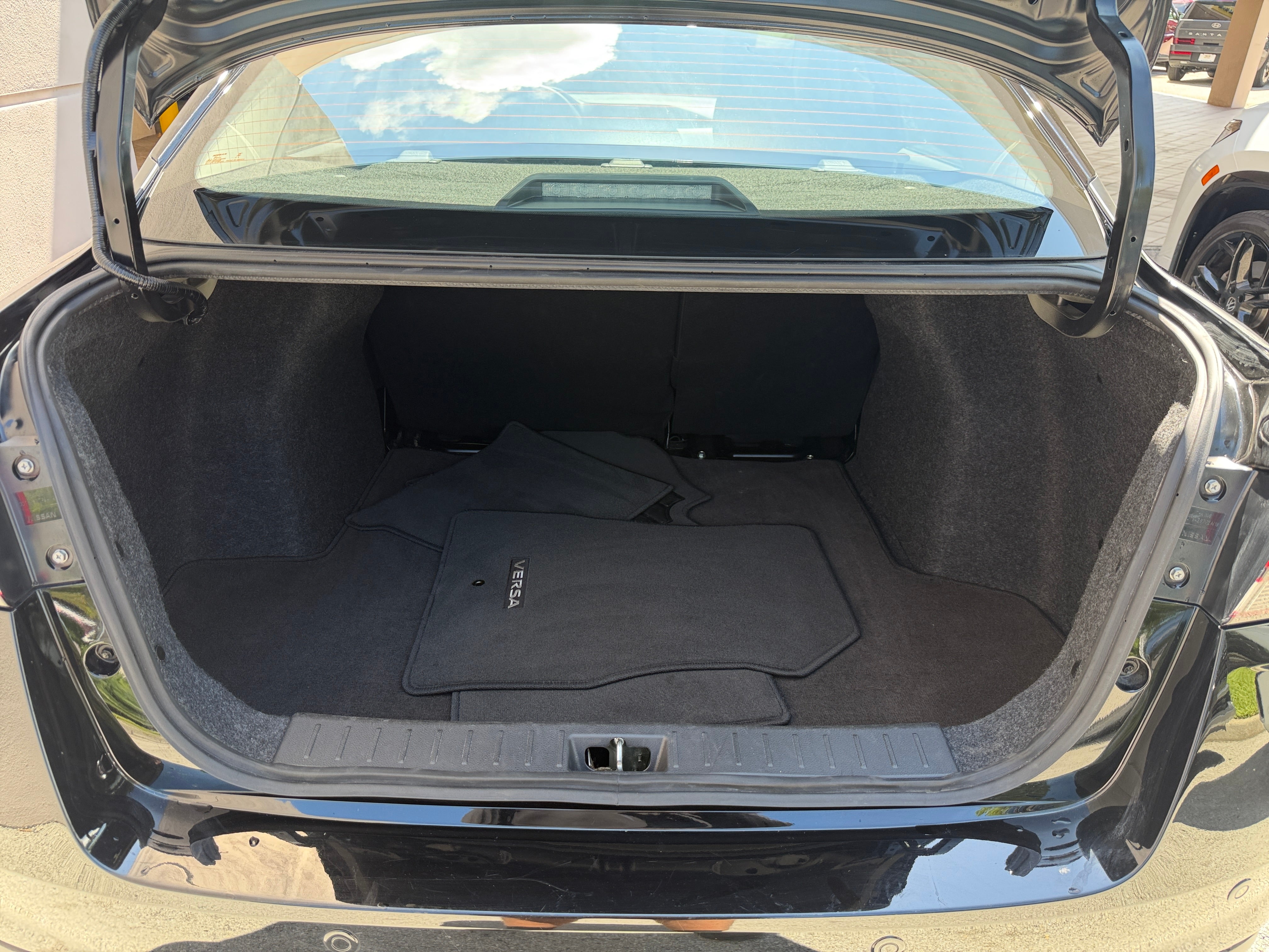 2025 Nissan Versa Sedan SV - Photo 5