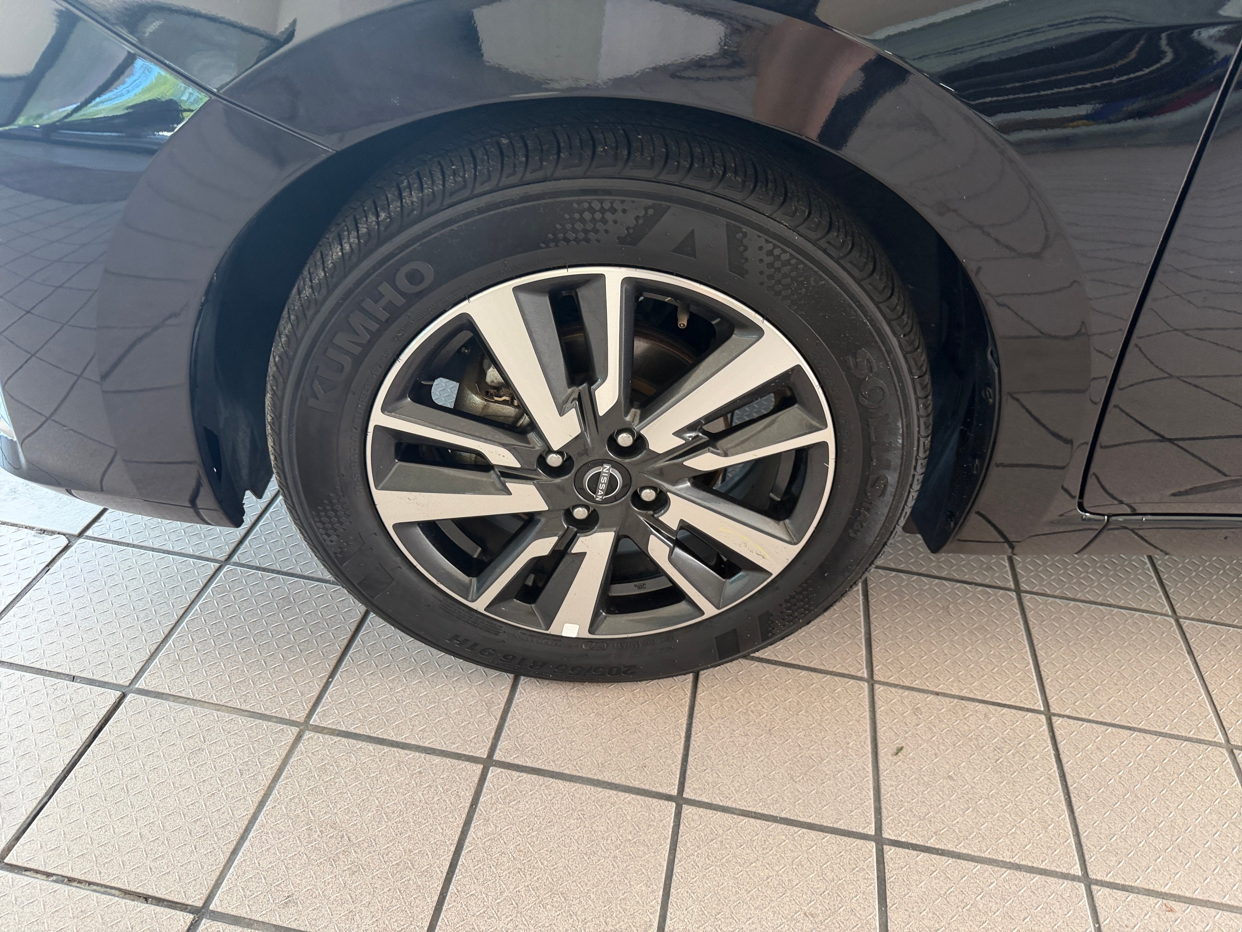 2025 Nissan Versa Sedan SV - Photo 10