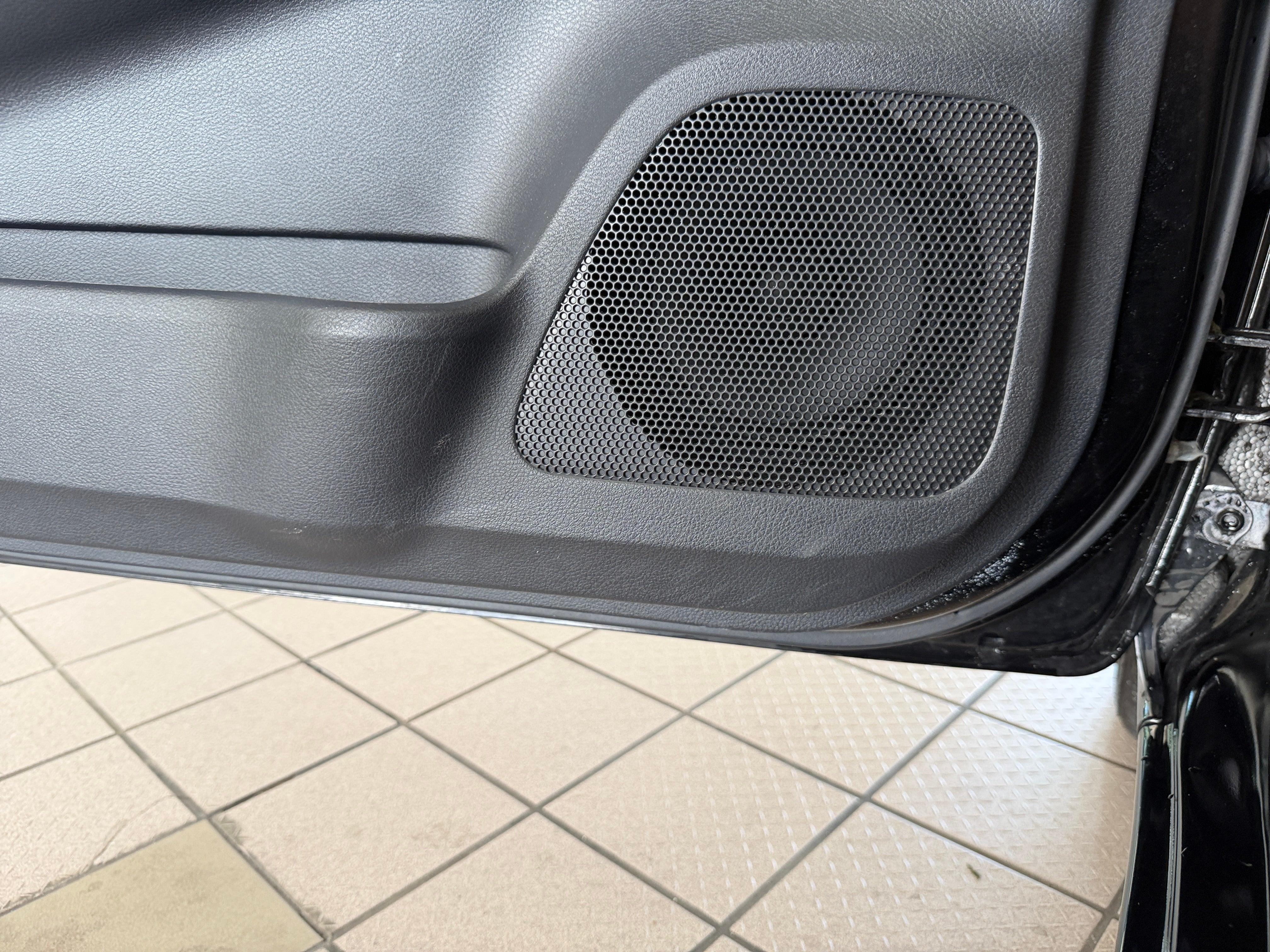 2025 Nissan Versa Sedan SV - Photo 11