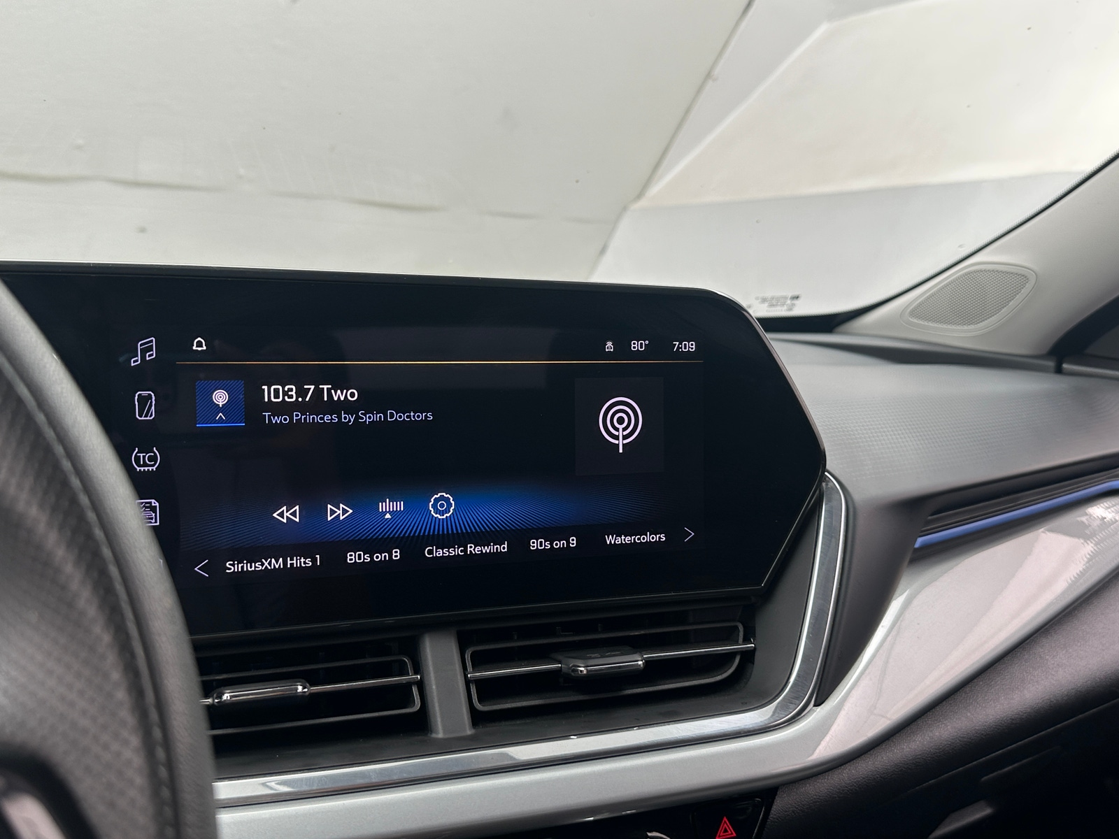 Thumbnail: 2025 Chevrolet Trax - 3