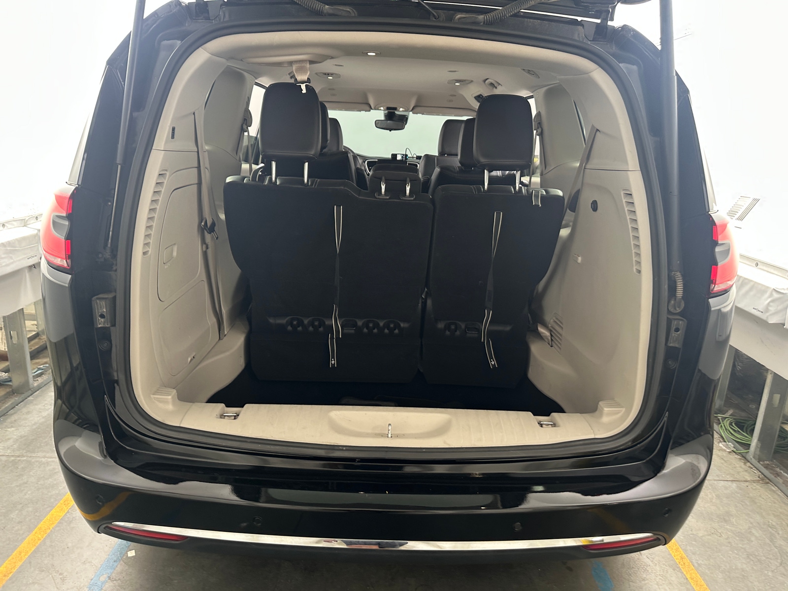 Thumbnail: 2024 Chrysler Pacifica - 6