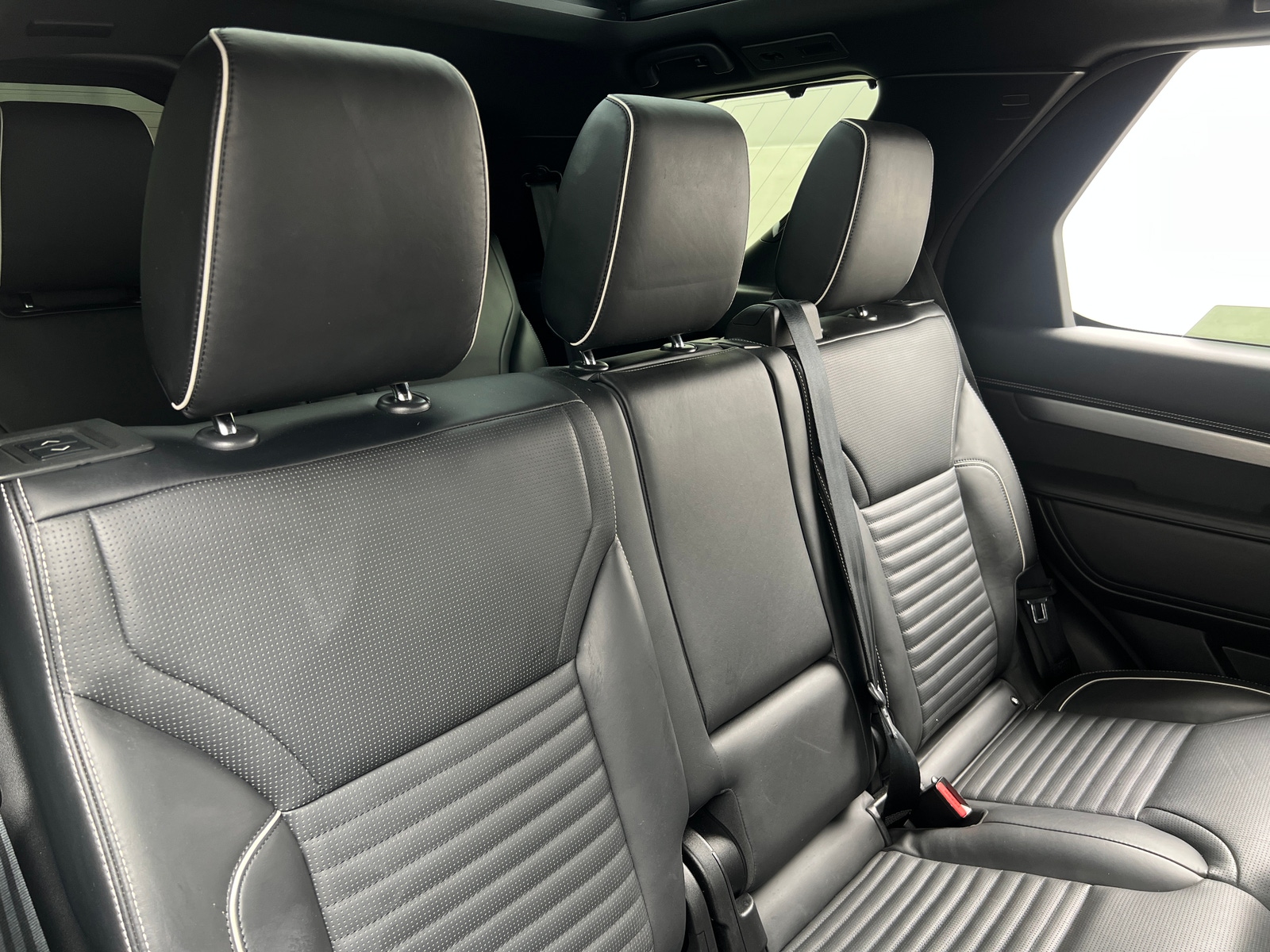 Thumbnail: 2021 Land Rover Discovery - 5
