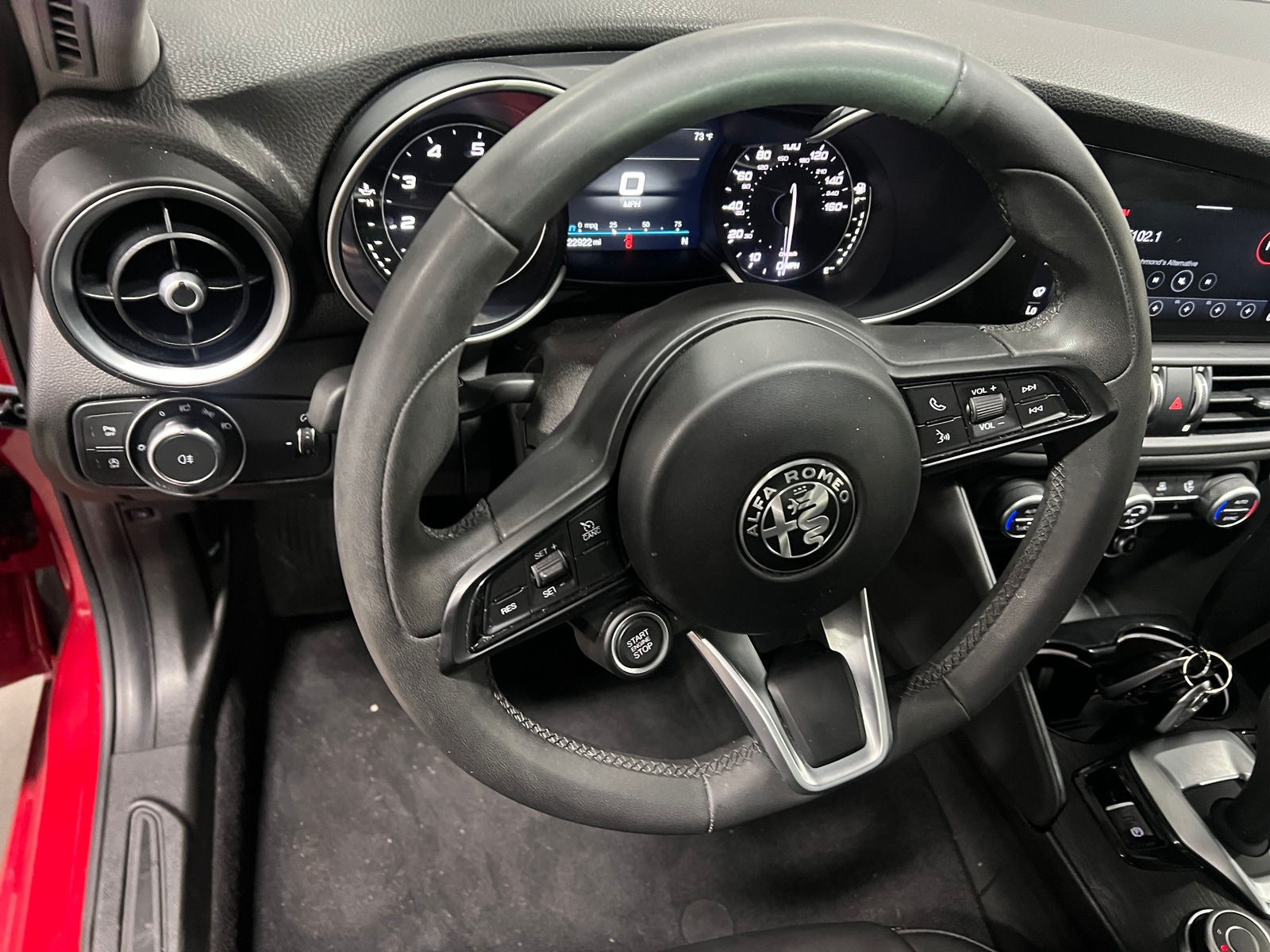 Thumbnail: 2021 Alfa Romeo Giulia - 4
