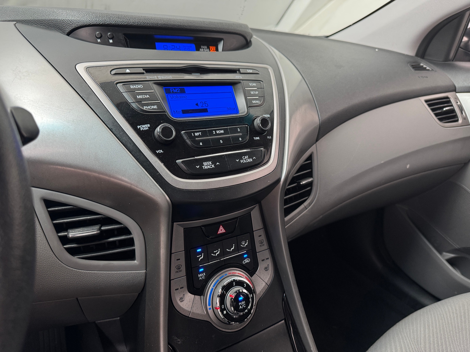 Thumbnail: 2013 Hyundai Elantra - 4
