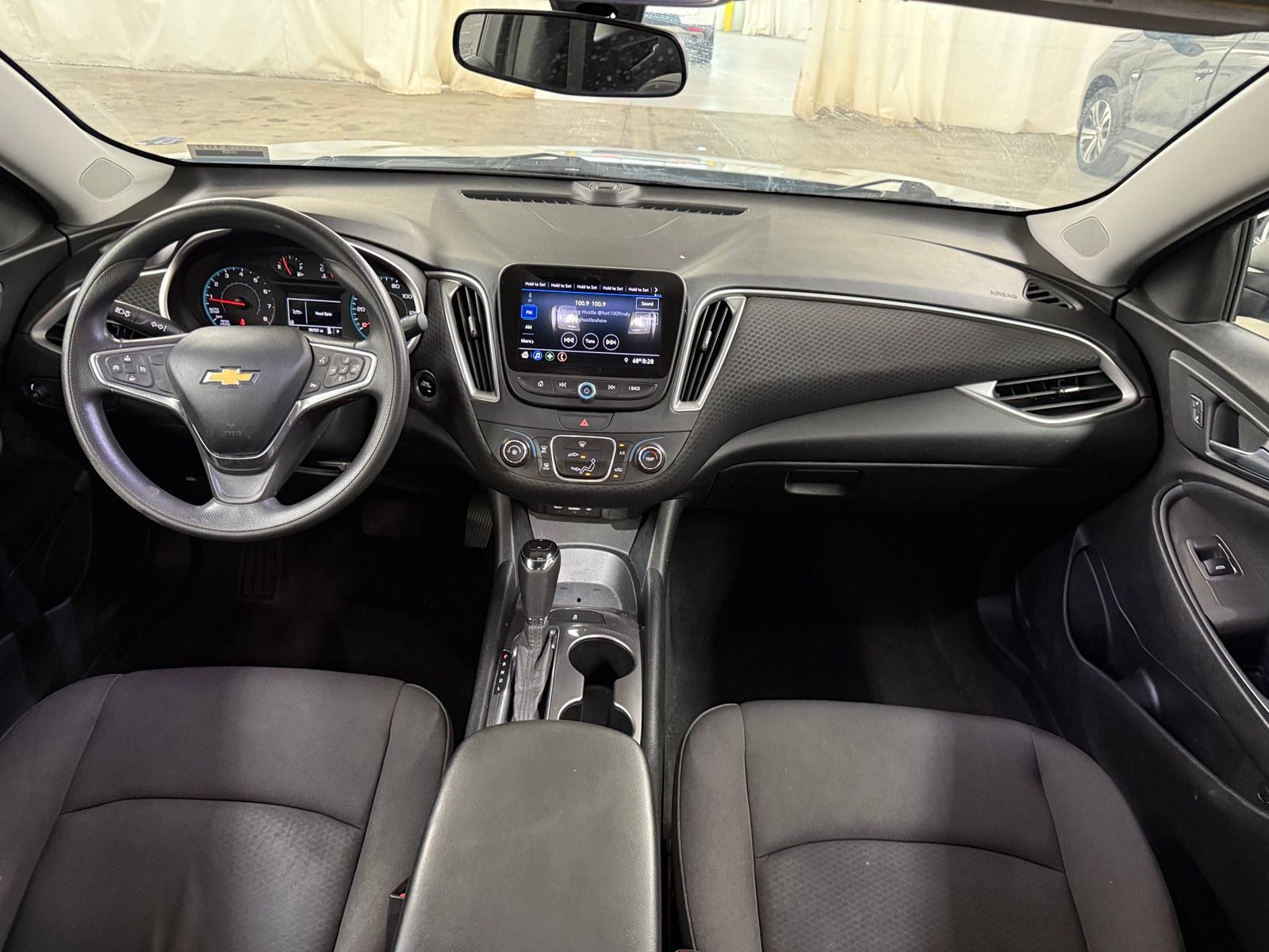 Thumbnail: 2019 Chevrolet Malibu - 3