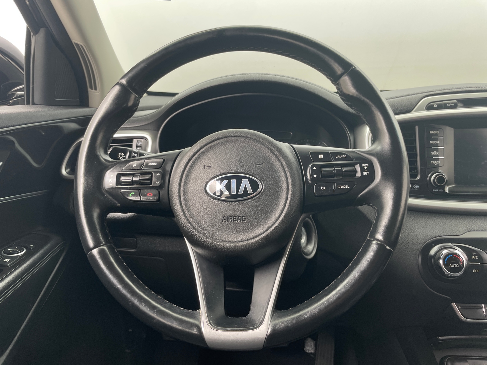 Thumbnail: 2017 Kia Sorento - 5