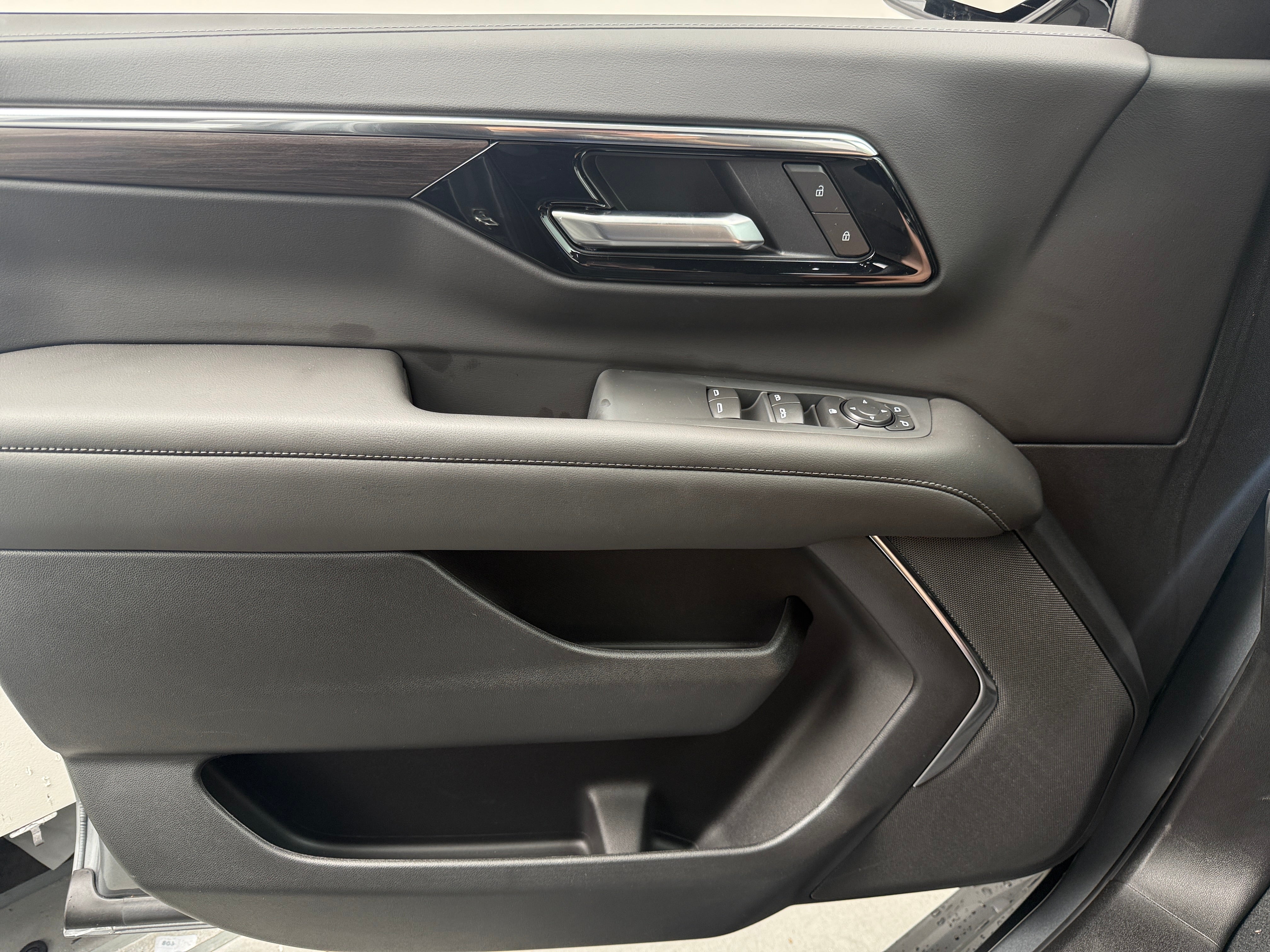 2026 Chevrolet Tahoe LS - Photo 10