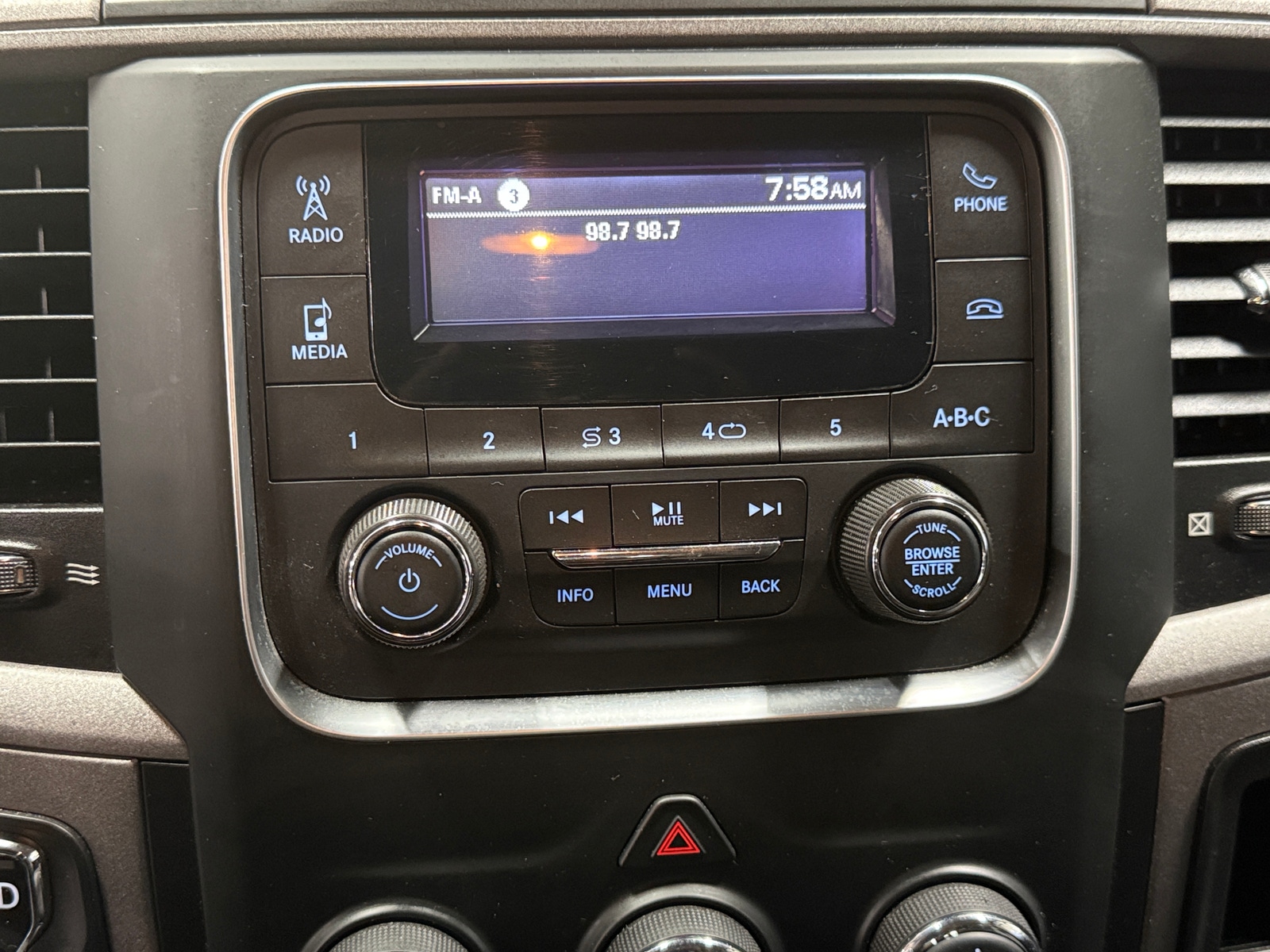 Thumbnail: 2020 RAM 1500 Classic - 4