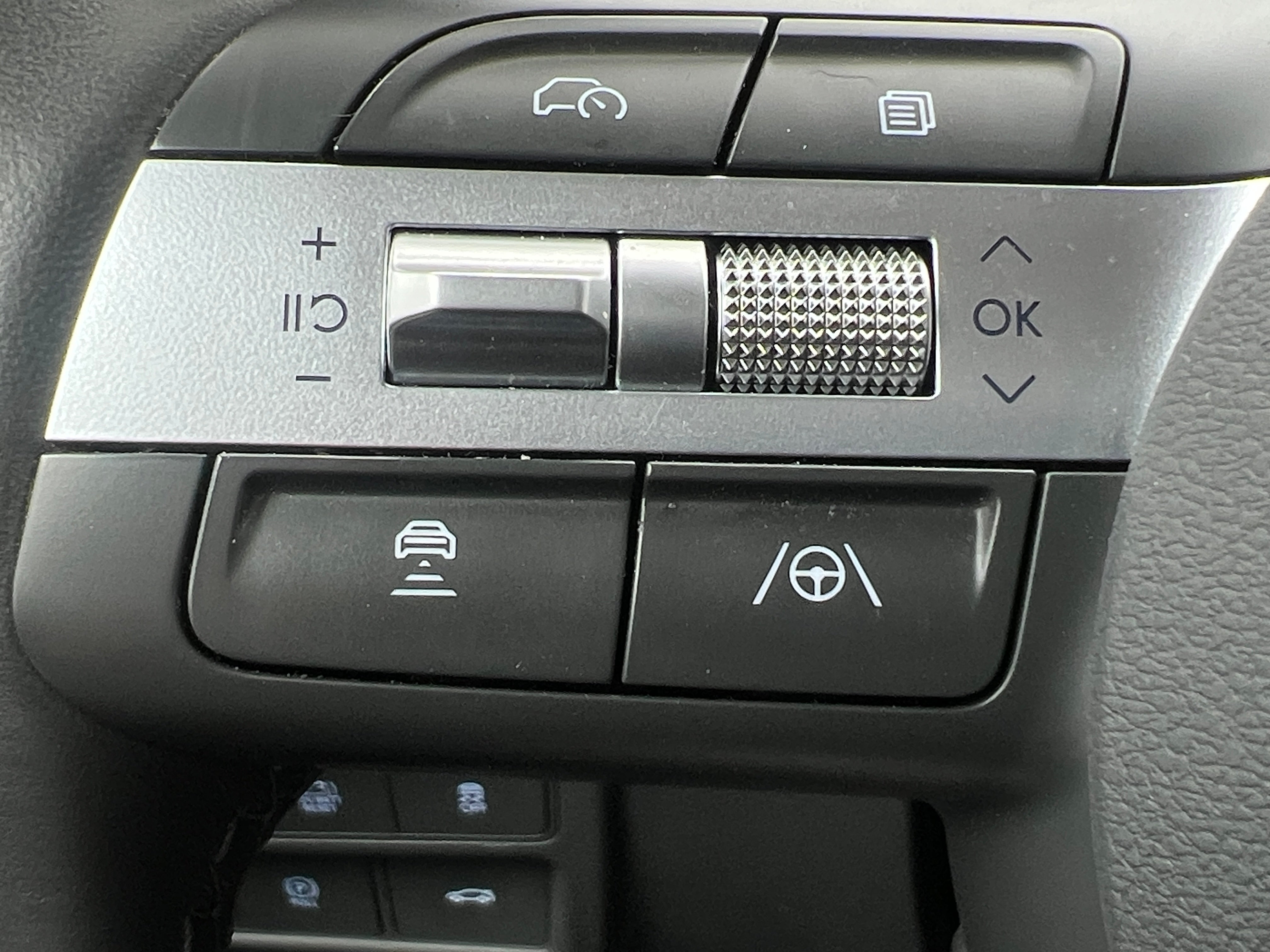 2025 Hyundai Sonata Hybrid SEL - Photo 11