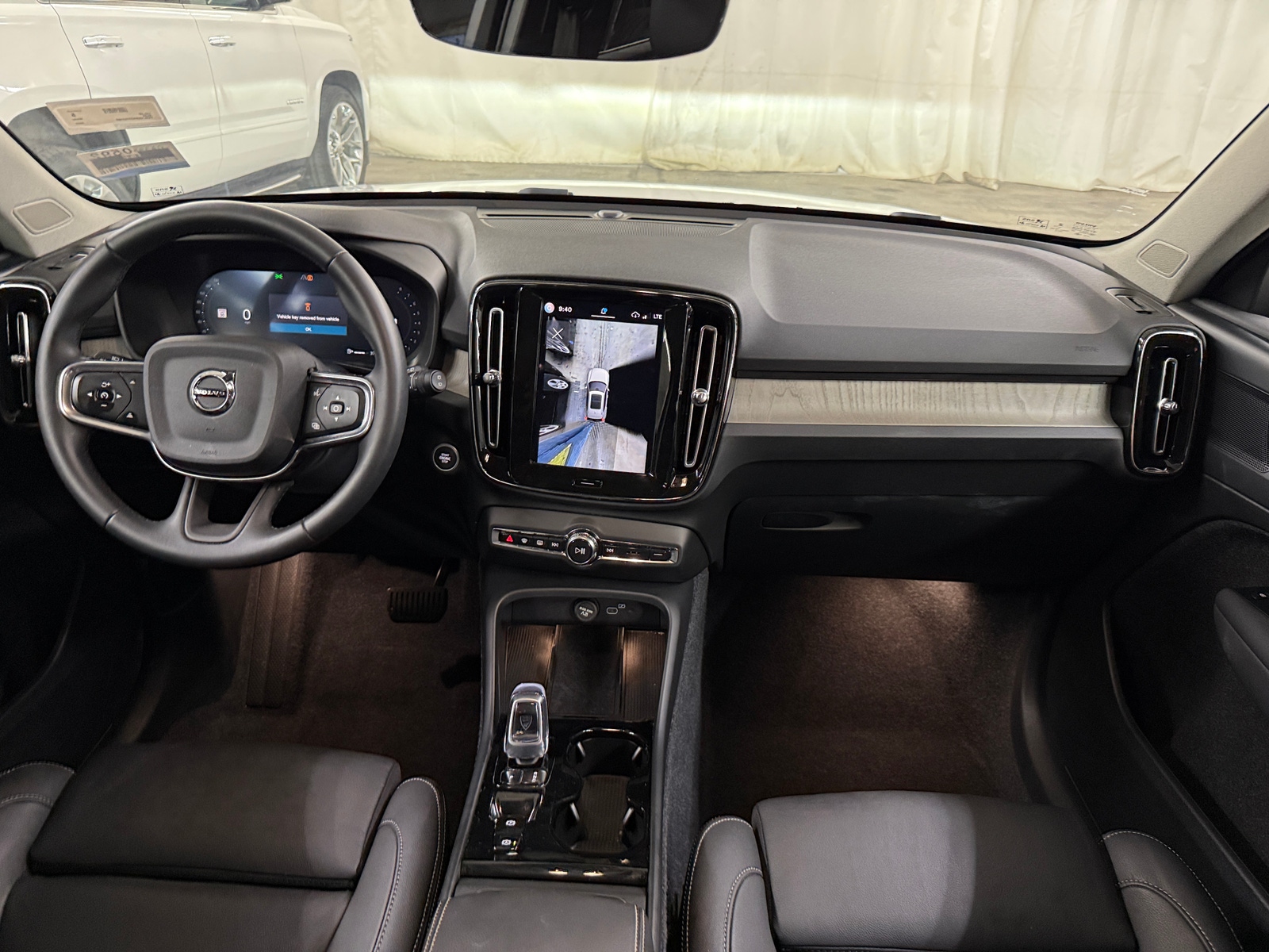 Thumbnail: 2026 Volvo XC40 - 2