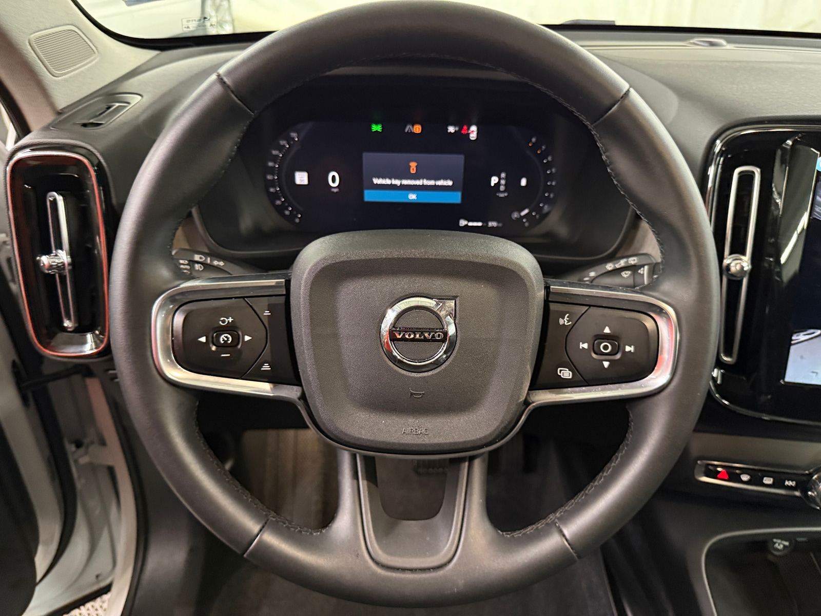 Thumbnail: 2026 Volvo XC40 - 4