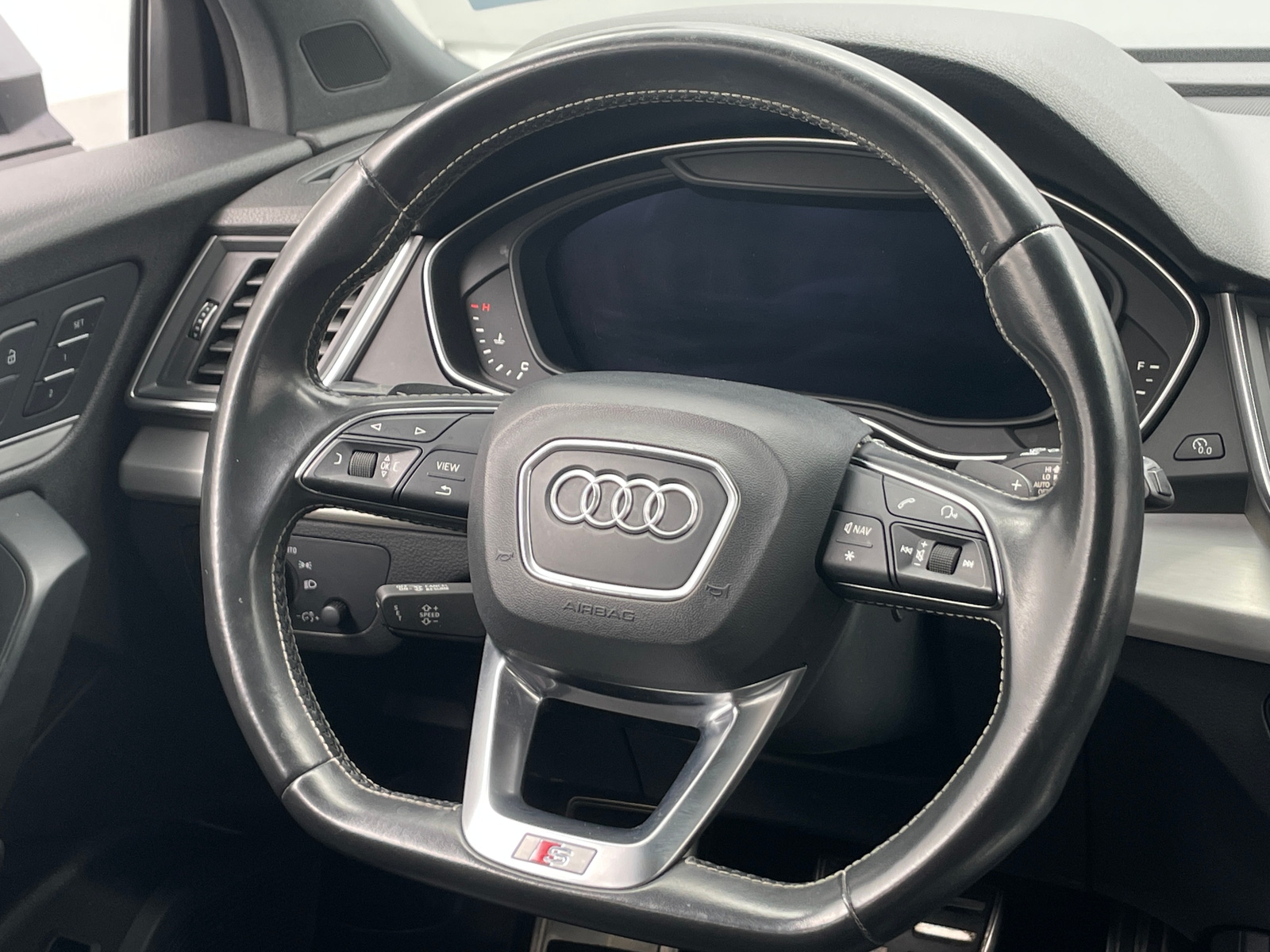 Thumbnail: 2018 Audi SQ5 - 4