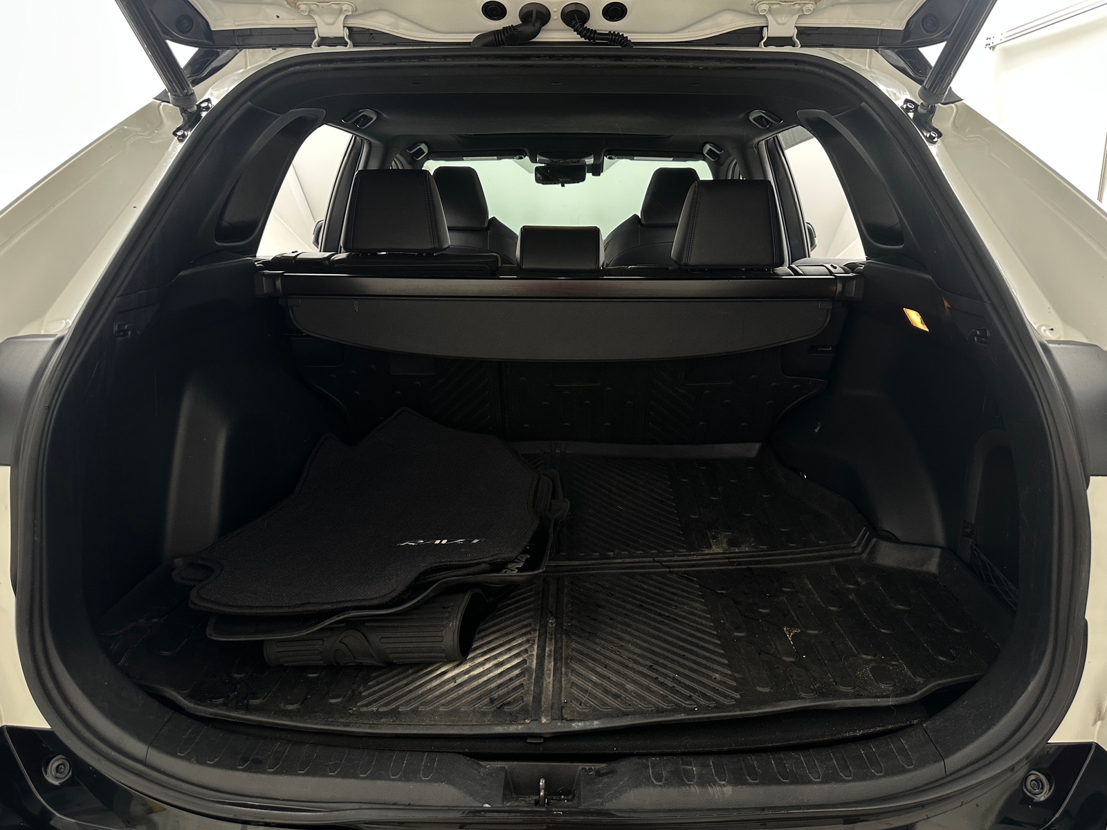 Thumbnail: 2019 Toyota RAV4 - 7