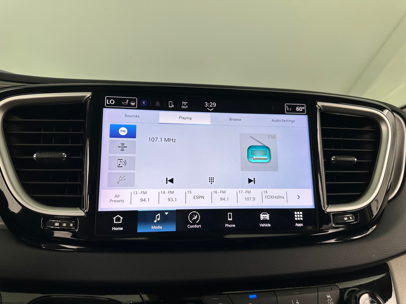 Thumbnail: 2024 Chrysler Pacifica - 3