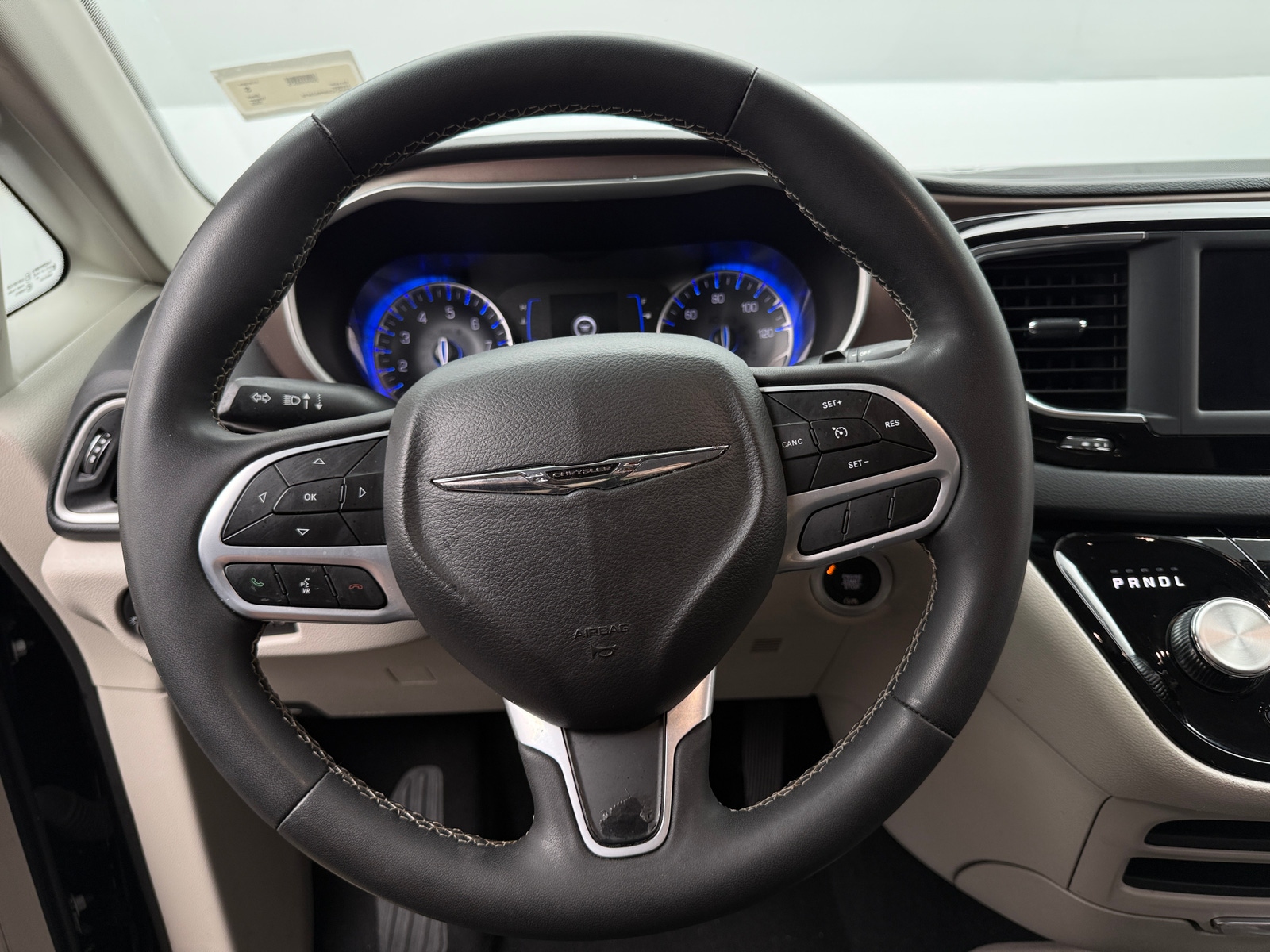 Thumbnail: 2023 Chrysler Voyager - 5