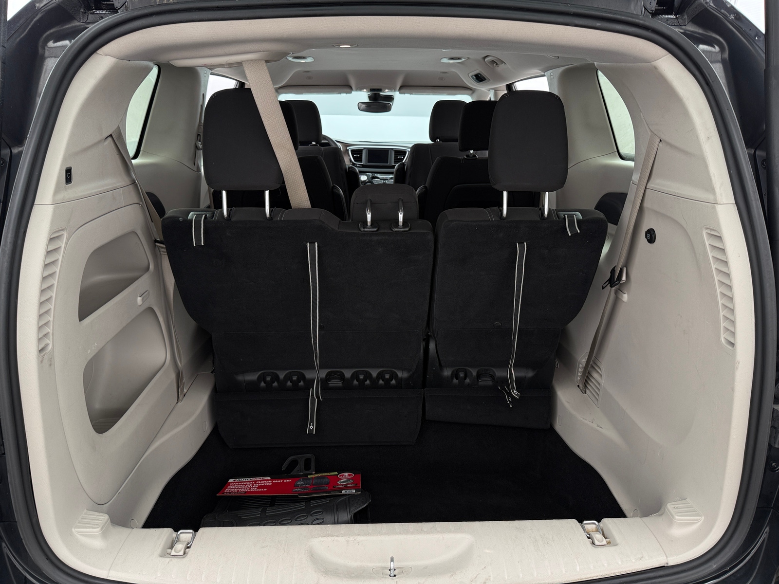 Thumbnail: 2023 Chrysler Voyager - 7