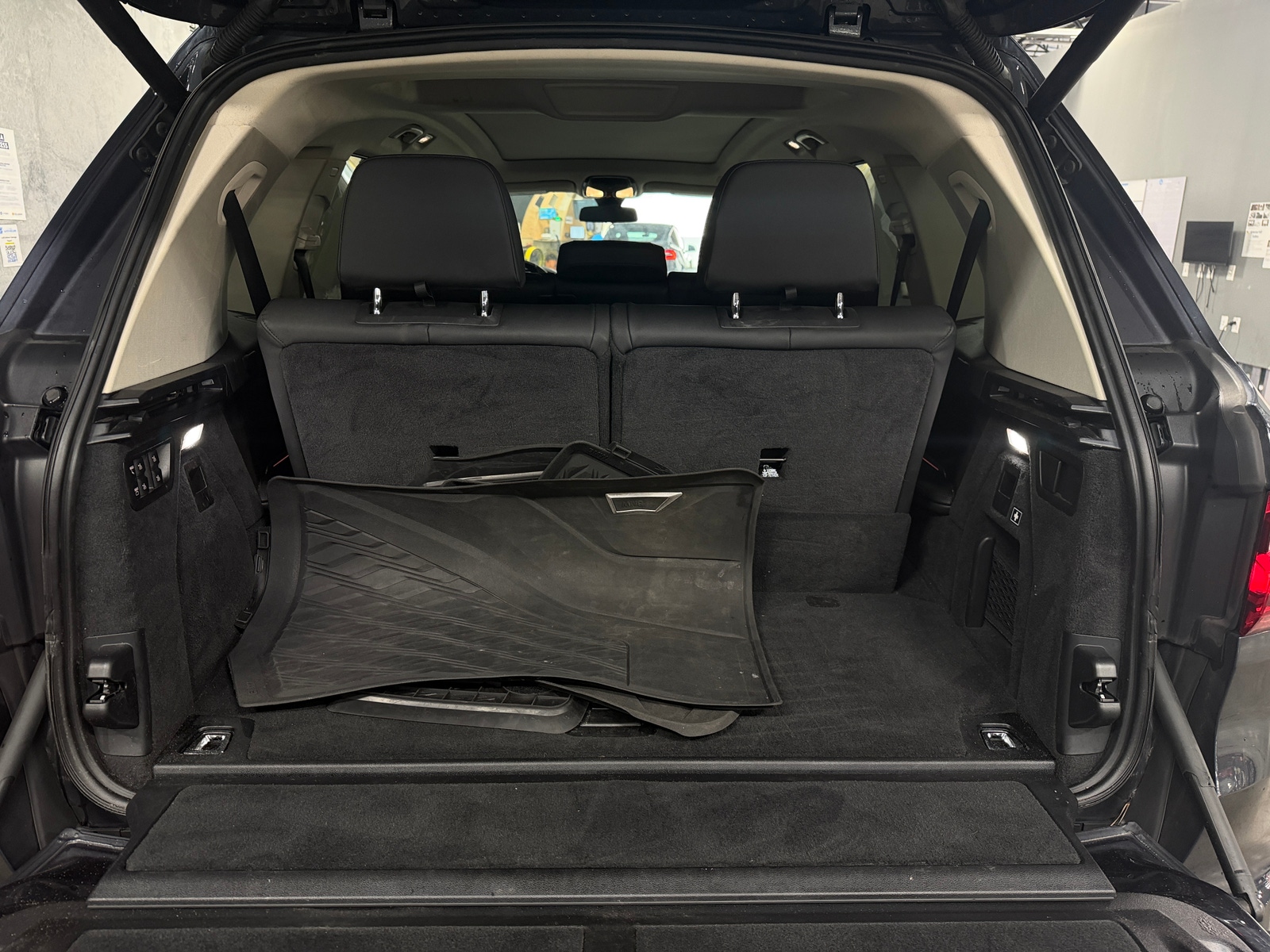 Thumbnail: 2021 BMW X7 - 6
