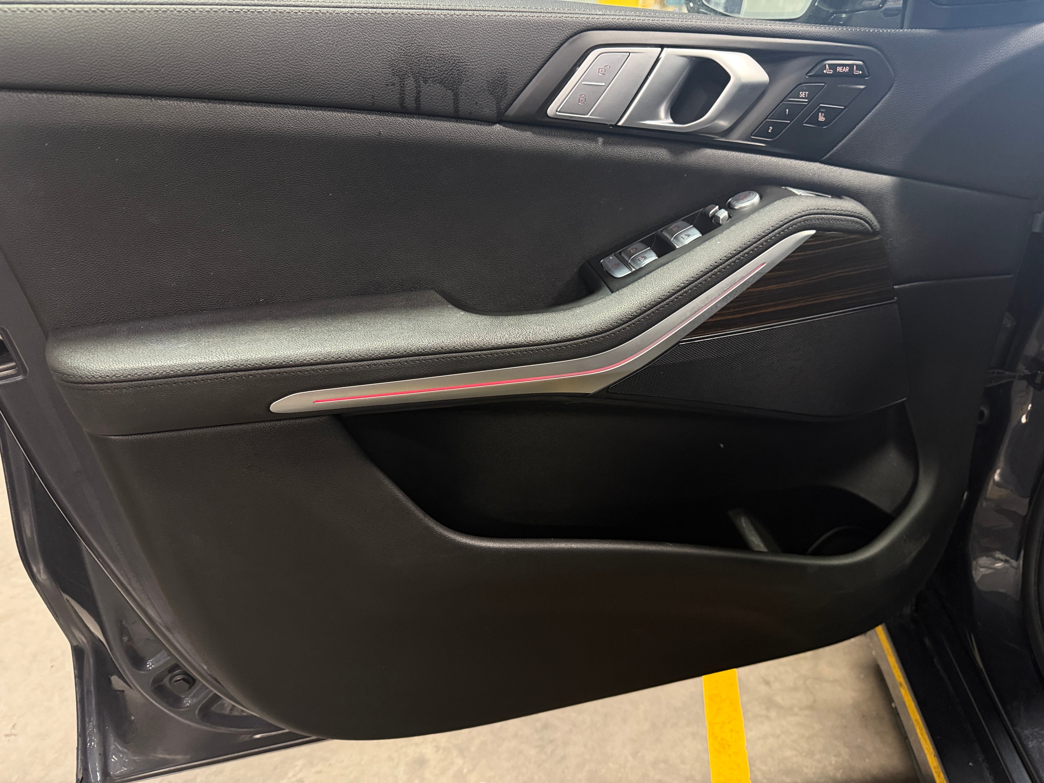 2021 BMW X7 40i - Photo 11