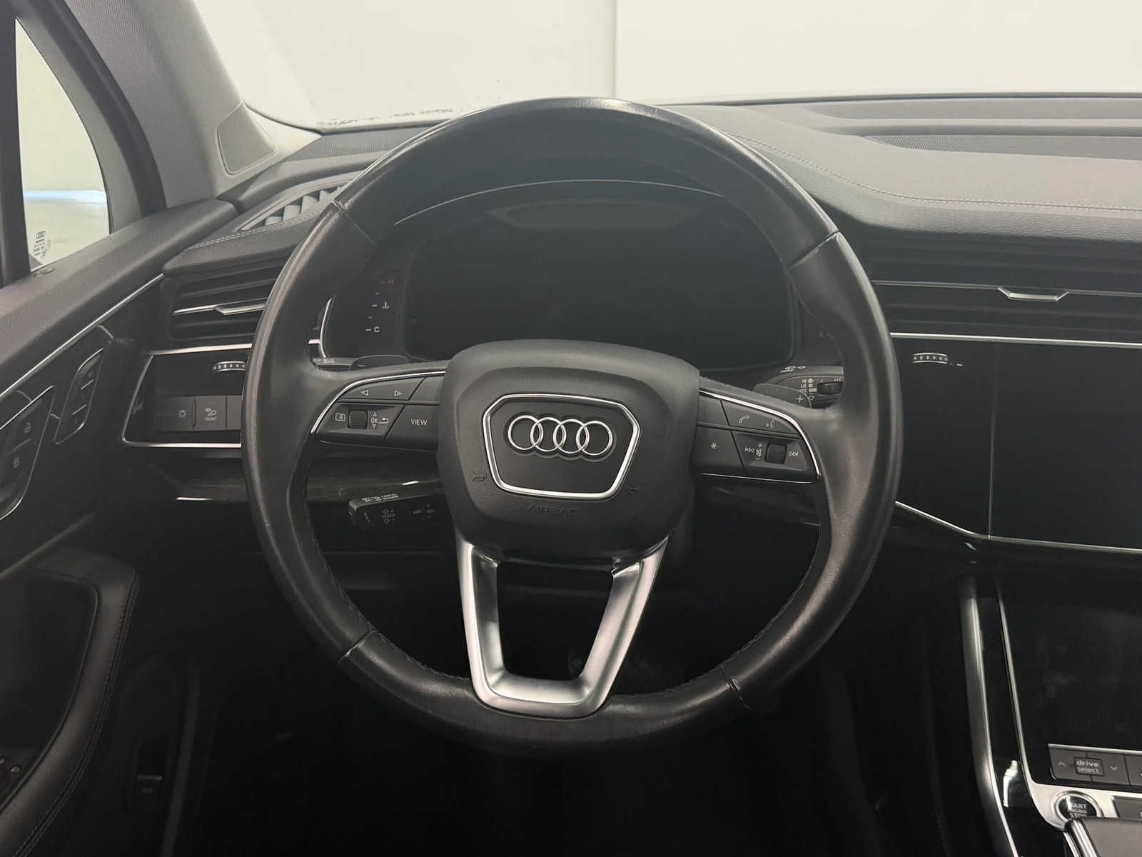 Thumbnail: 2023 Audi Q7 - 4