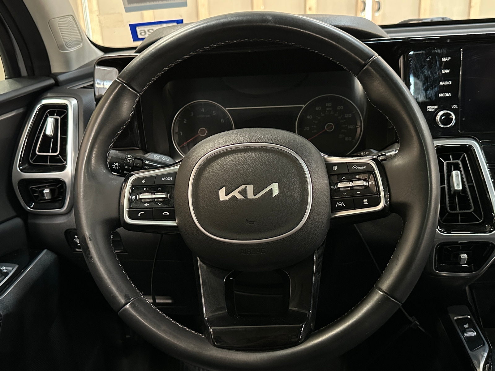 Thumbnail: 2022 Kia Sorento - 4
