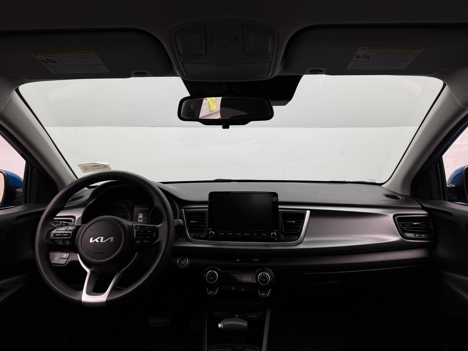 Thumbnail: 2022 Kia Rio - 3