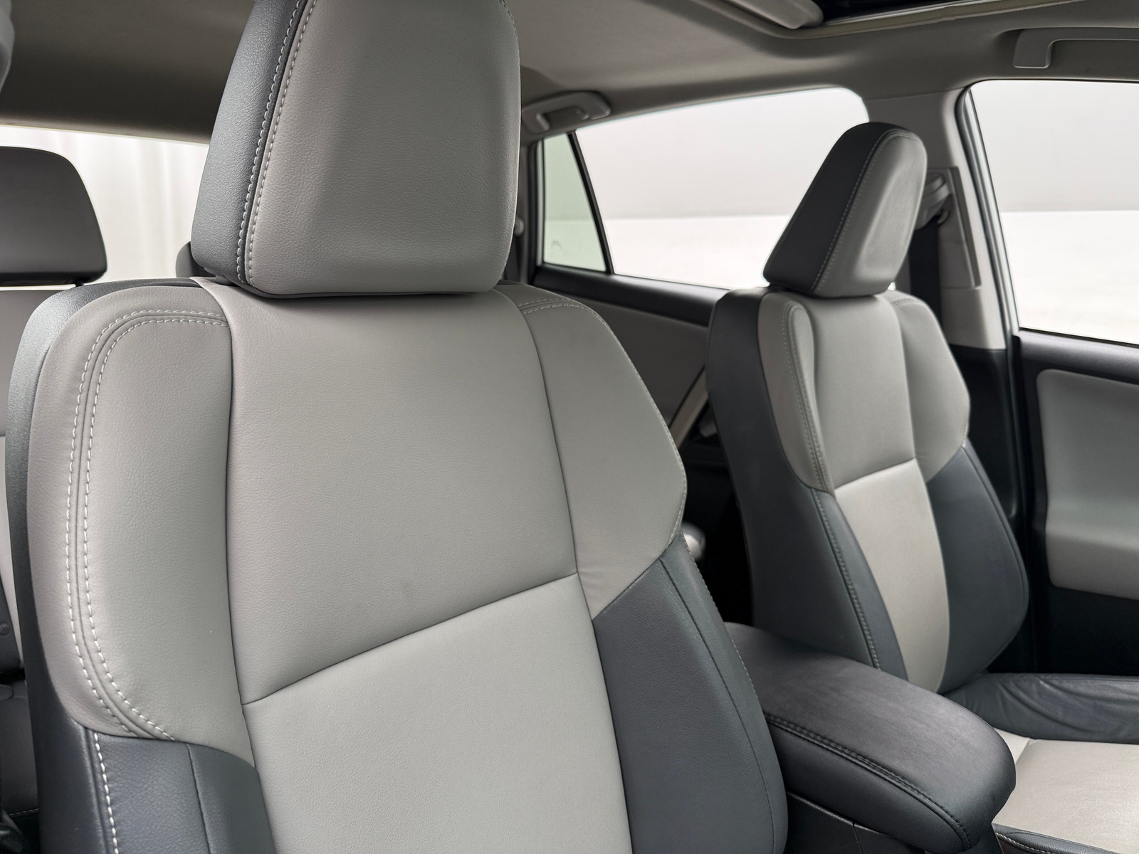 Thumbnail: 2015 Toyota RAV4 - 2
