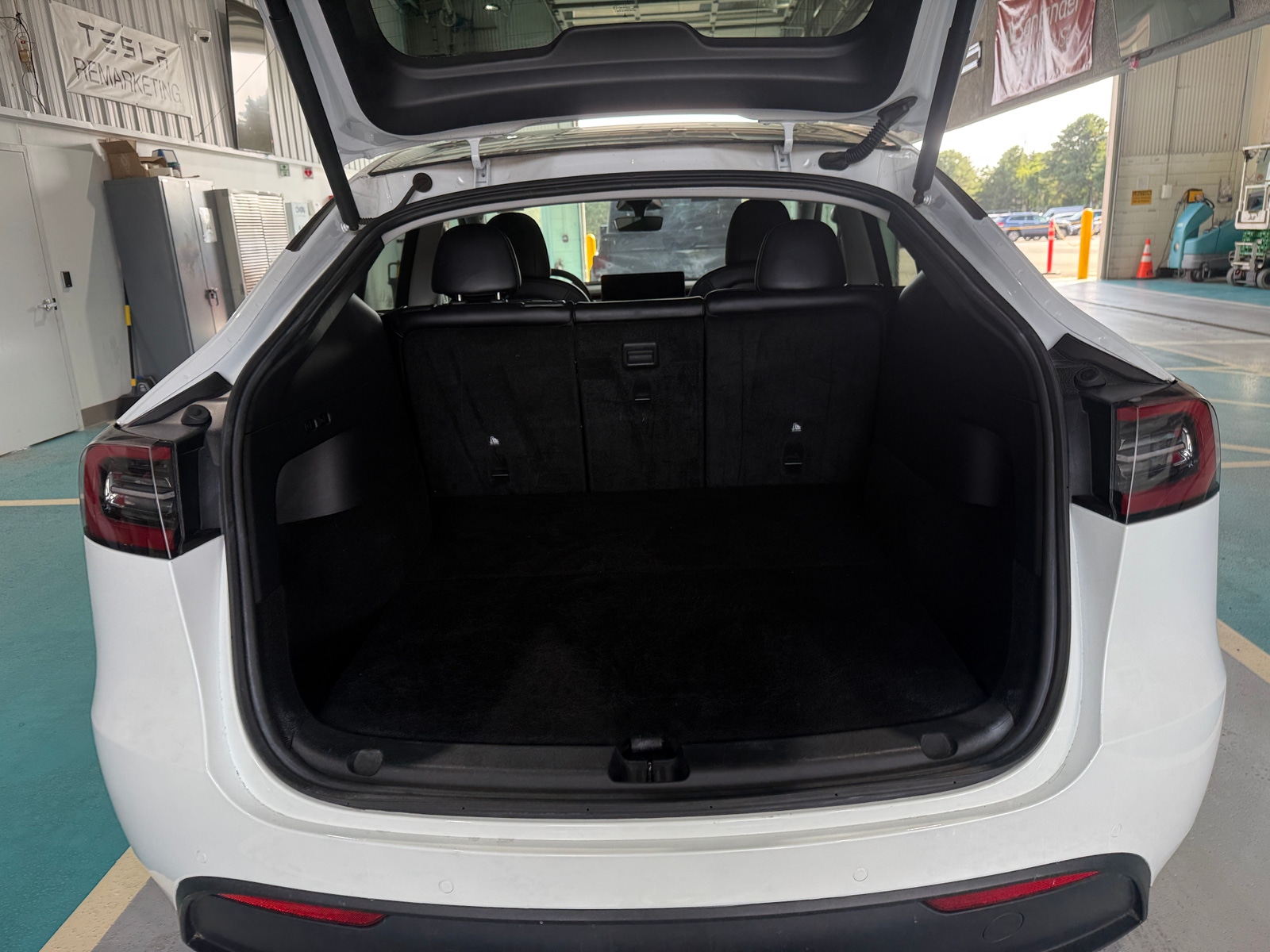 Thumbnail: 2022 Tesla Model Y - 6