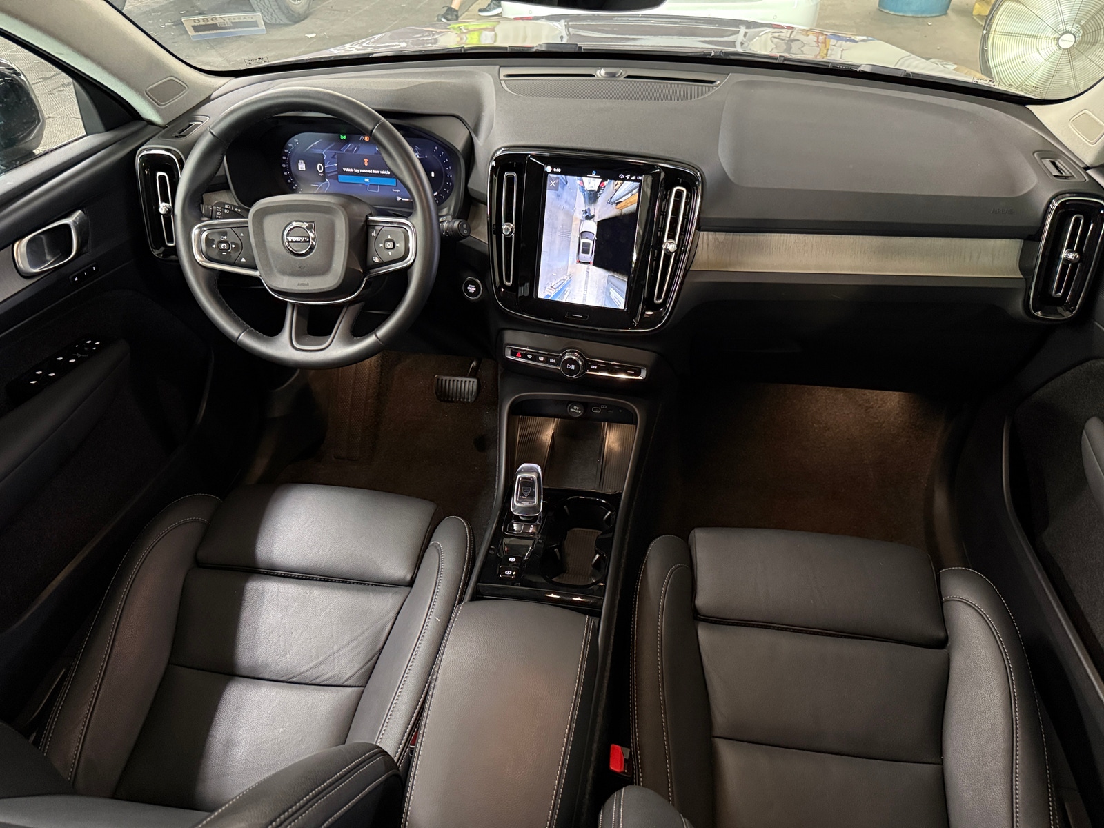 Thumbnail: 2026 Volvo XC40 - 2