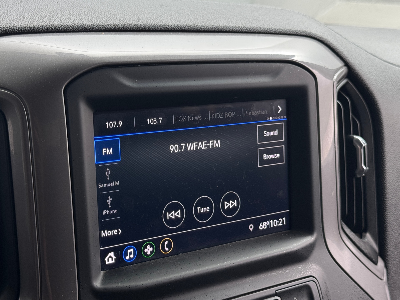 Thumbnail: 2021 Chevrolet Silverado 1500 - 4