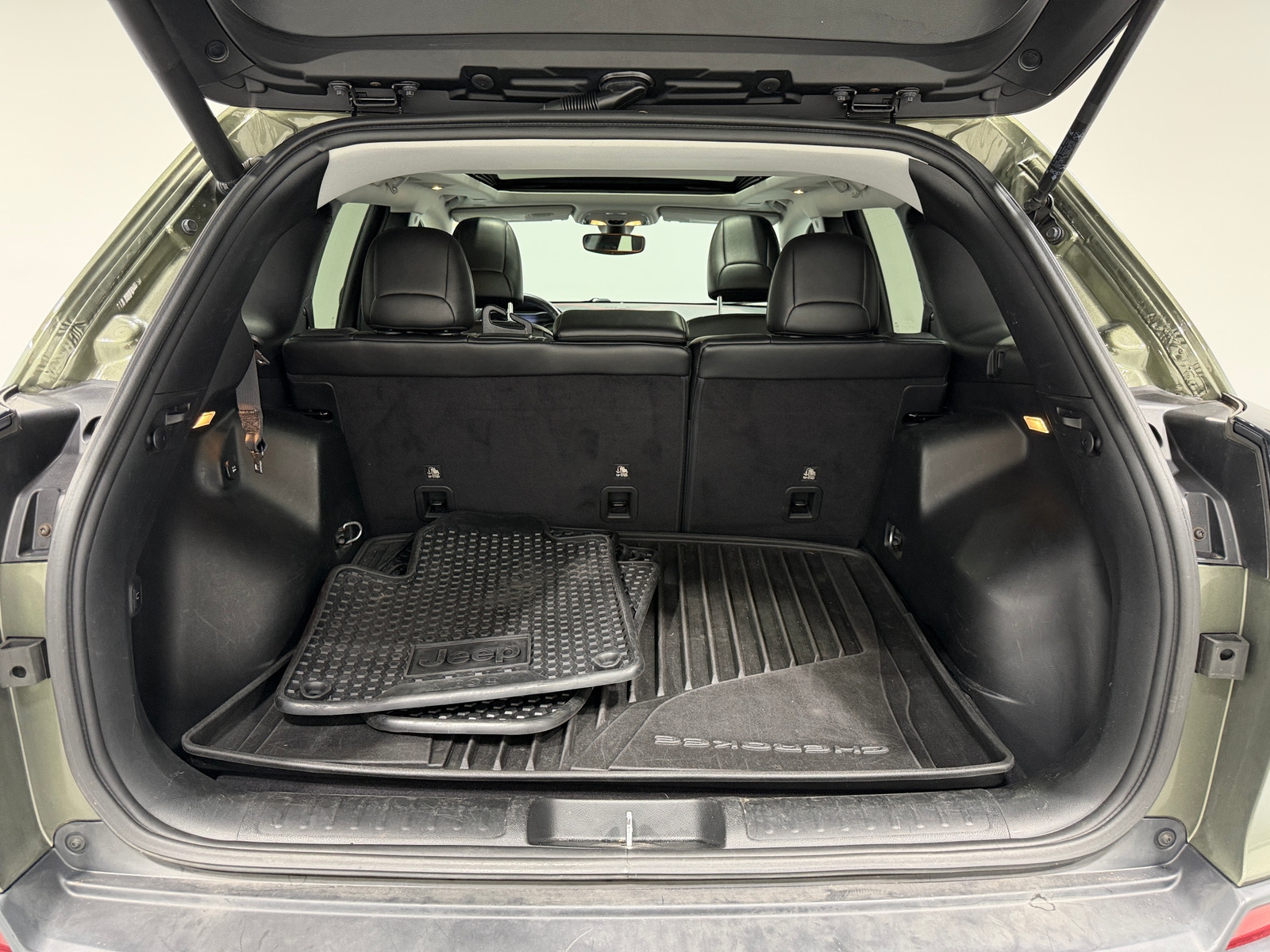 Thumbnail: 2019 Jeep Cherokee - 7