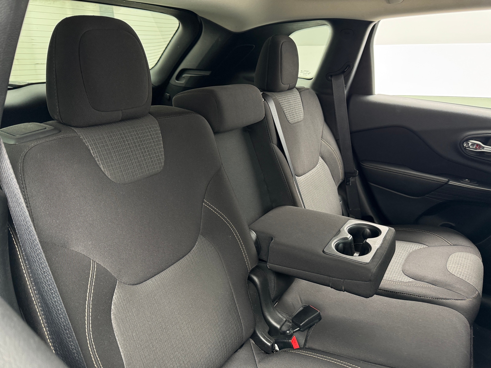 Thumbnail: 2016 Jeep Cherokee - 6