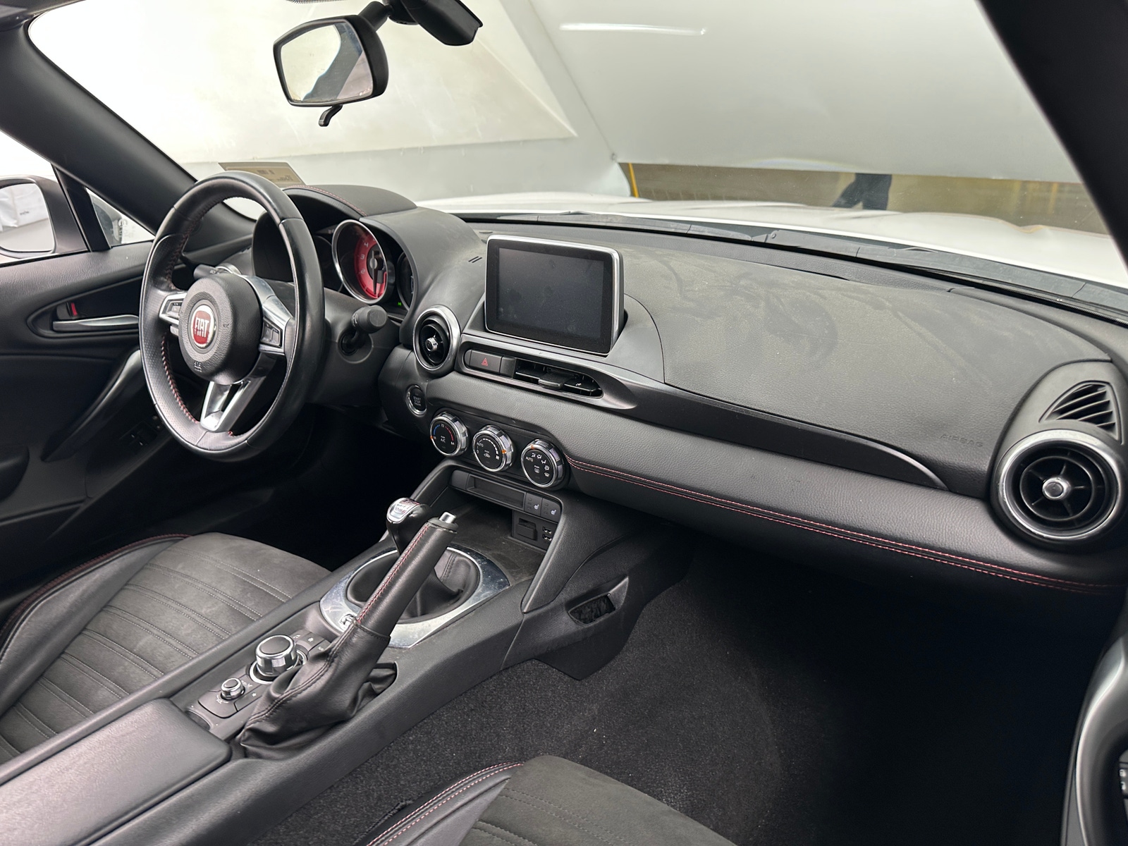 Thumbnail: 2017 Fiat 124 Spider - 3