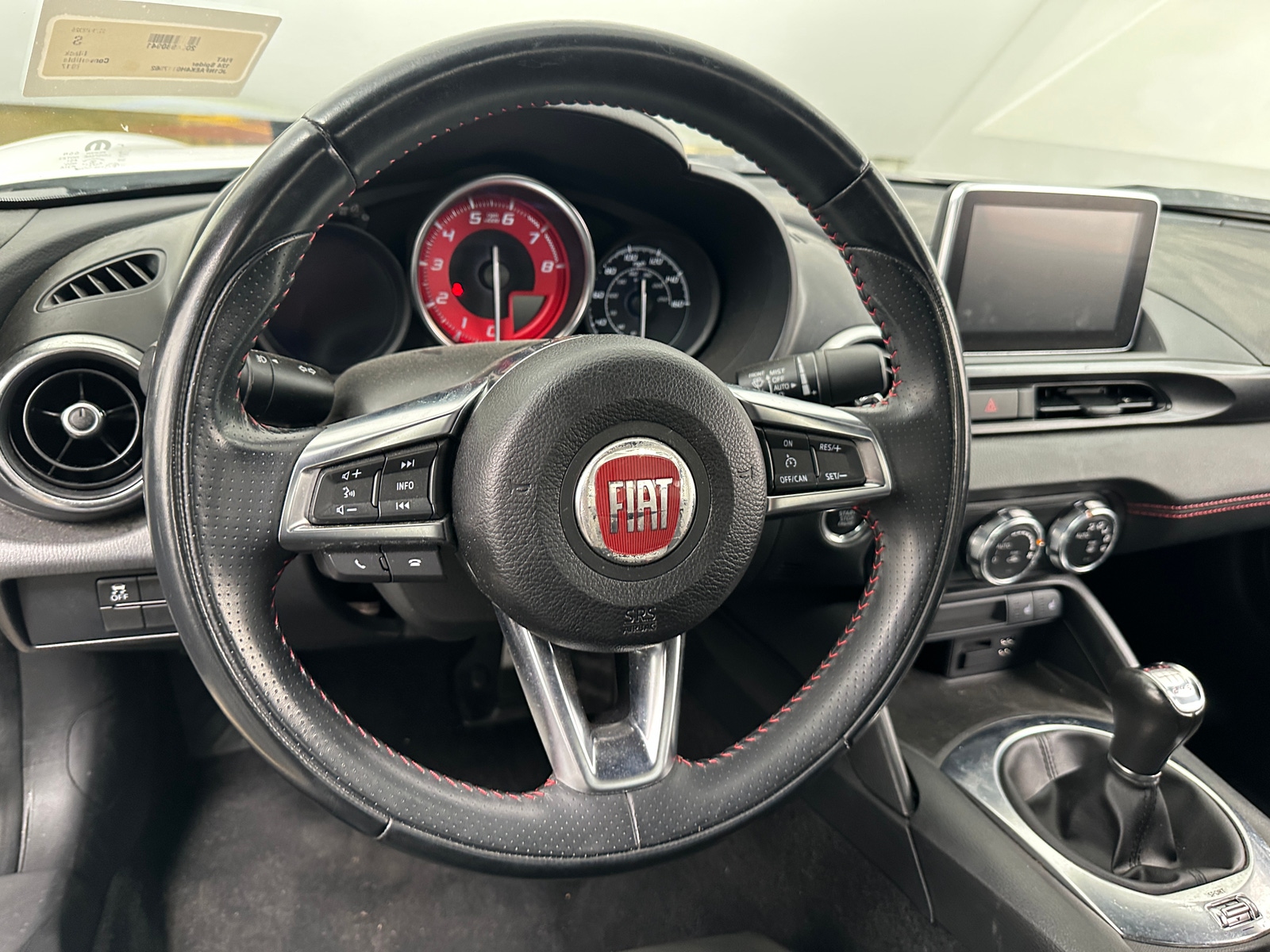 Thumbnail: 2017 Fiat 124 Spider - 5