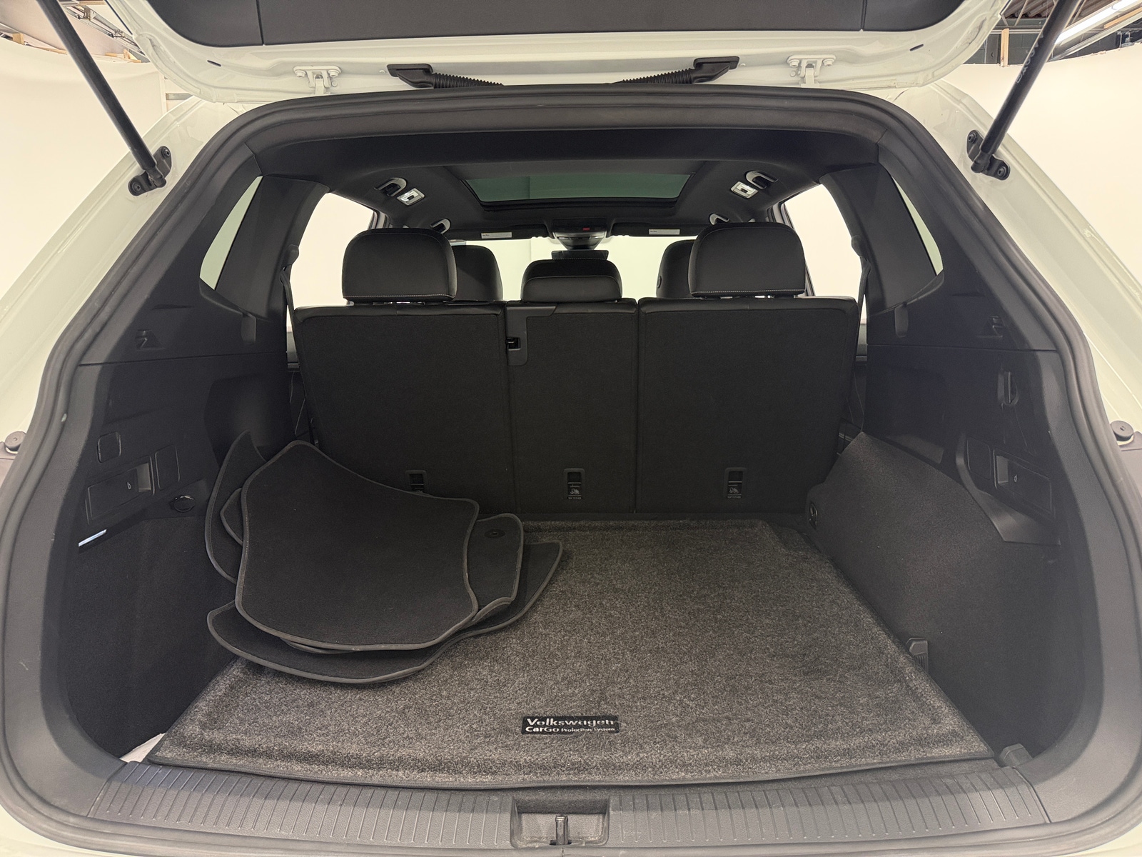 Thumbnail: 2023 Volkswagen Tiguan - 6
