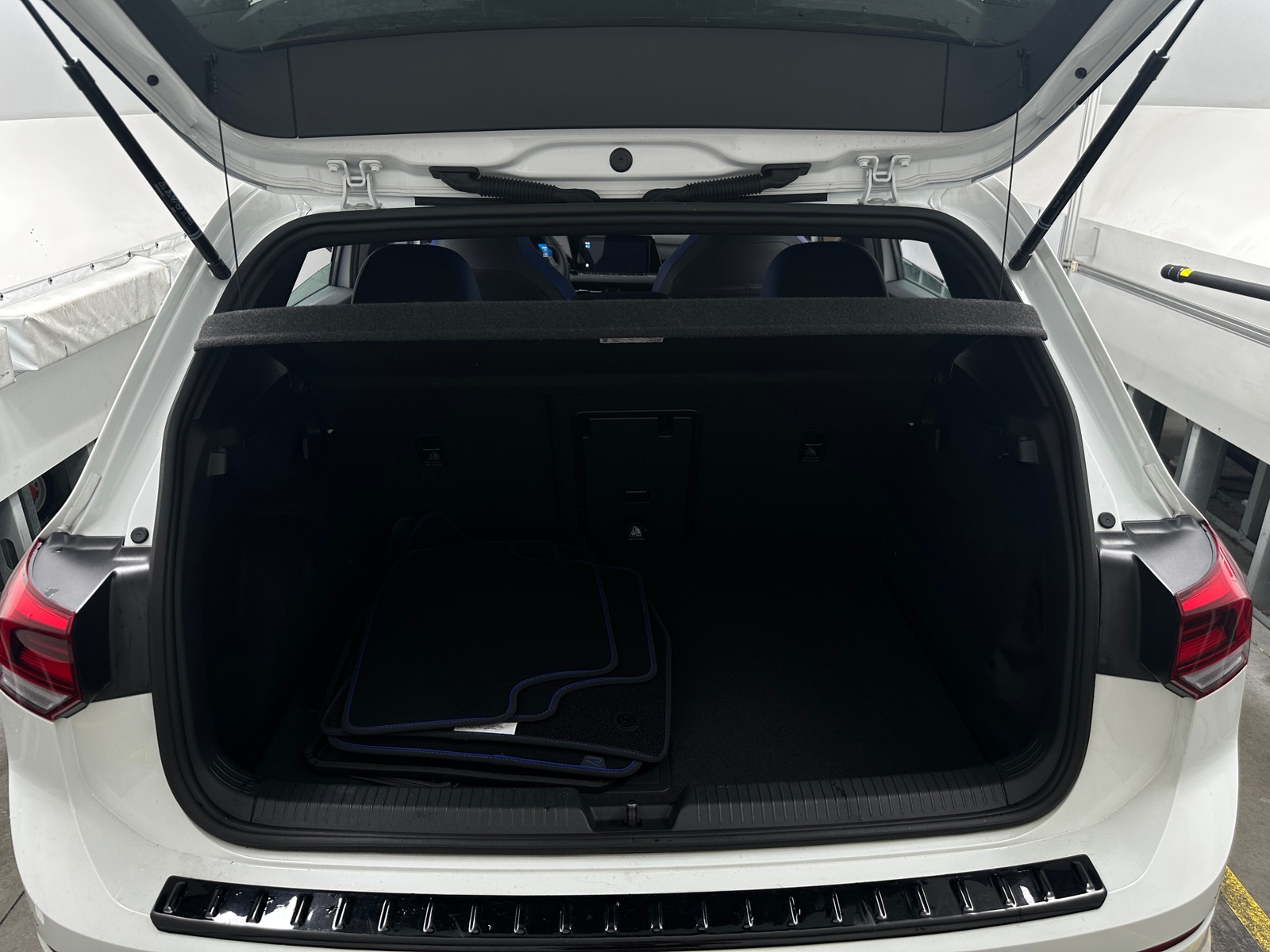 Thumbnail: 2024 Volkswagen Golf - 6