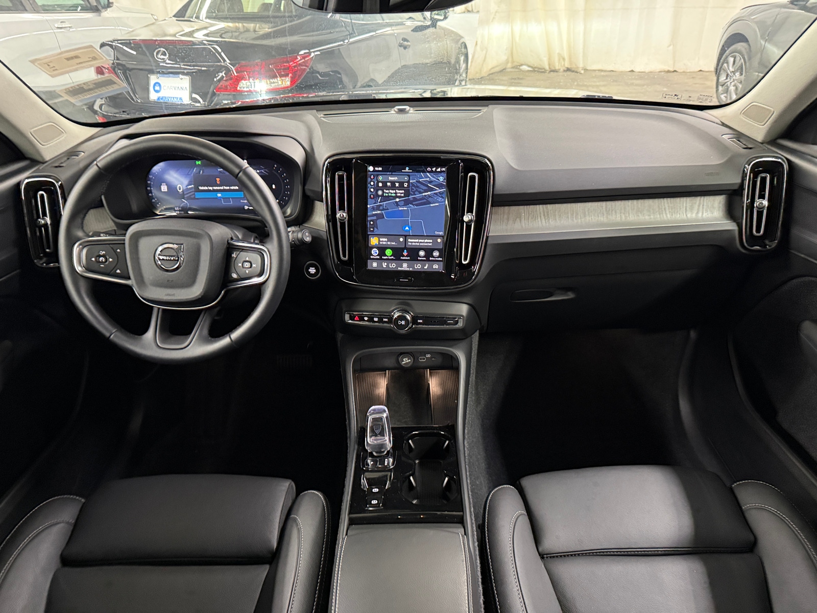 Thumbnail: 2026 Volvo XC40 - 2