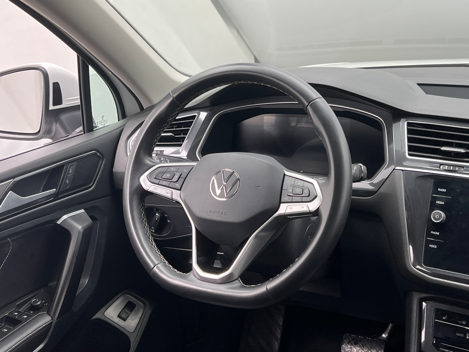 Thumbnail: 2024 Volkswagen Tiguan - 4