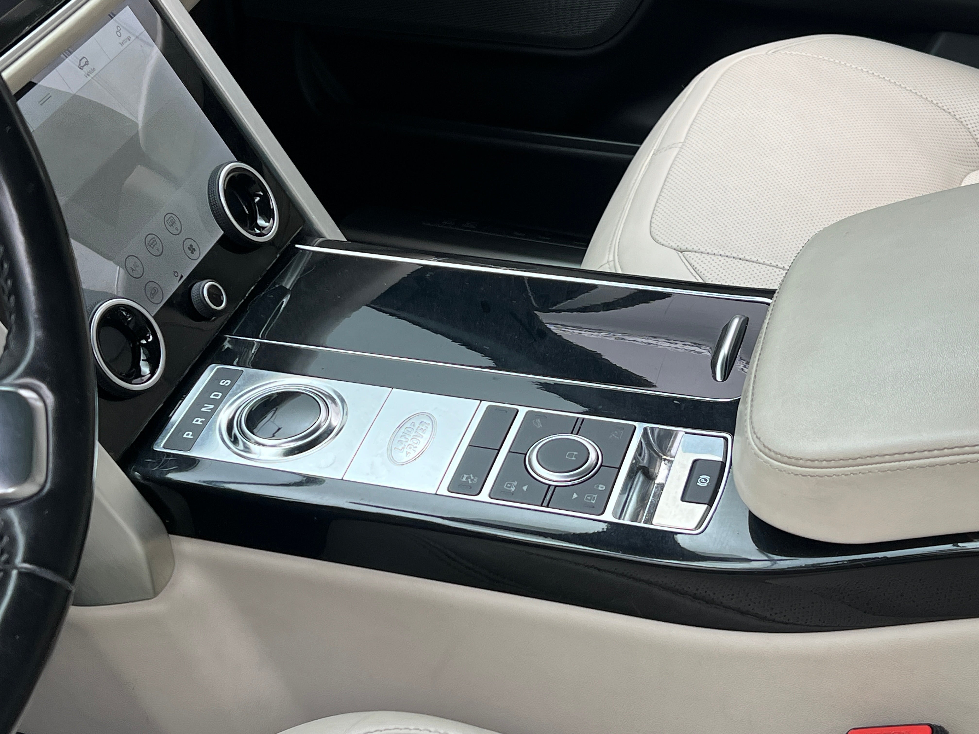2018 Land Rover Range Rover Supercharged - Photo 11