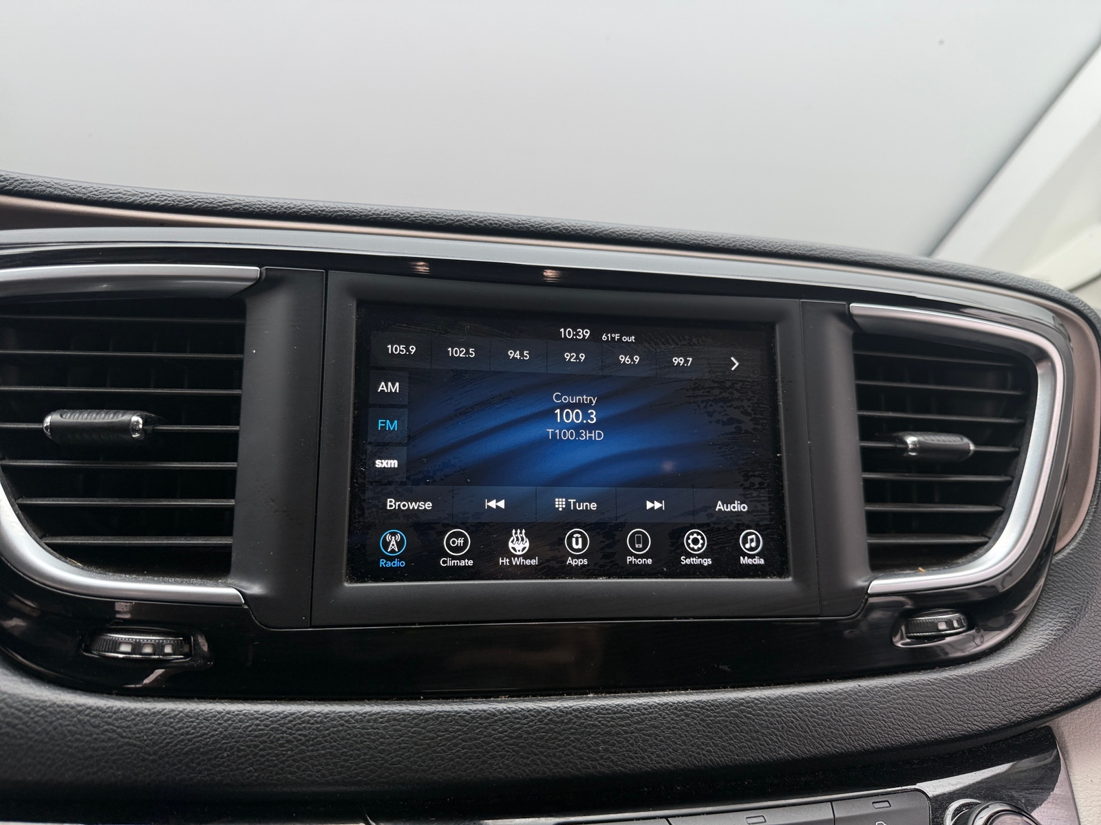 Thumbnail: 2019 Chrysler Pacifica - 3