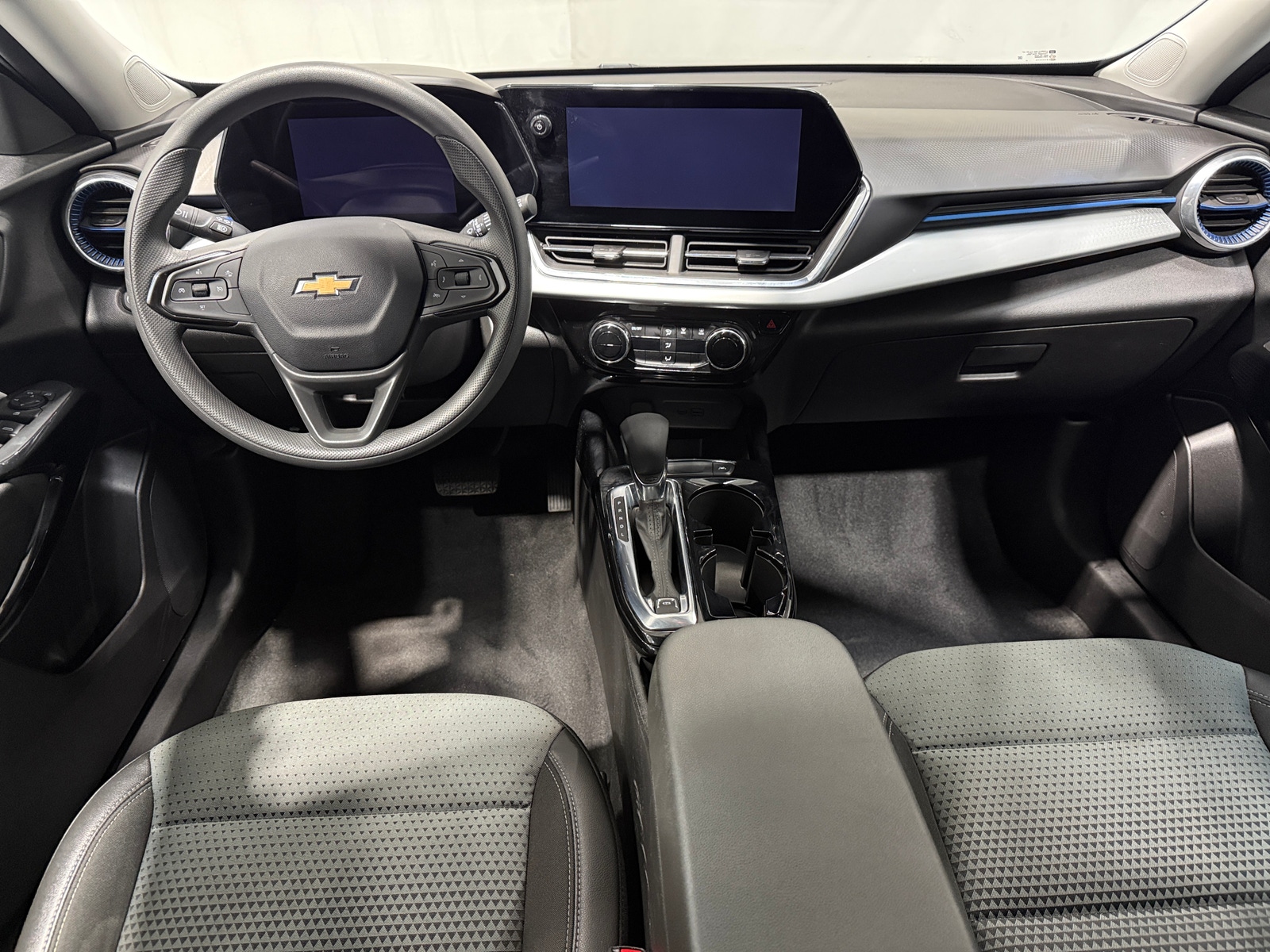 Thumbnail: 2025 Chevrolet Trax - 2