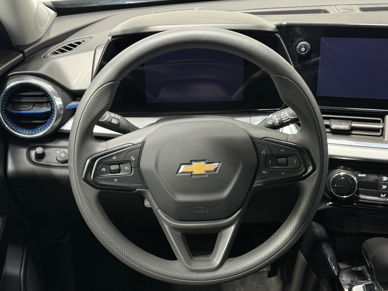 Thumbnail: 2025 Chevrolet Trax - 4