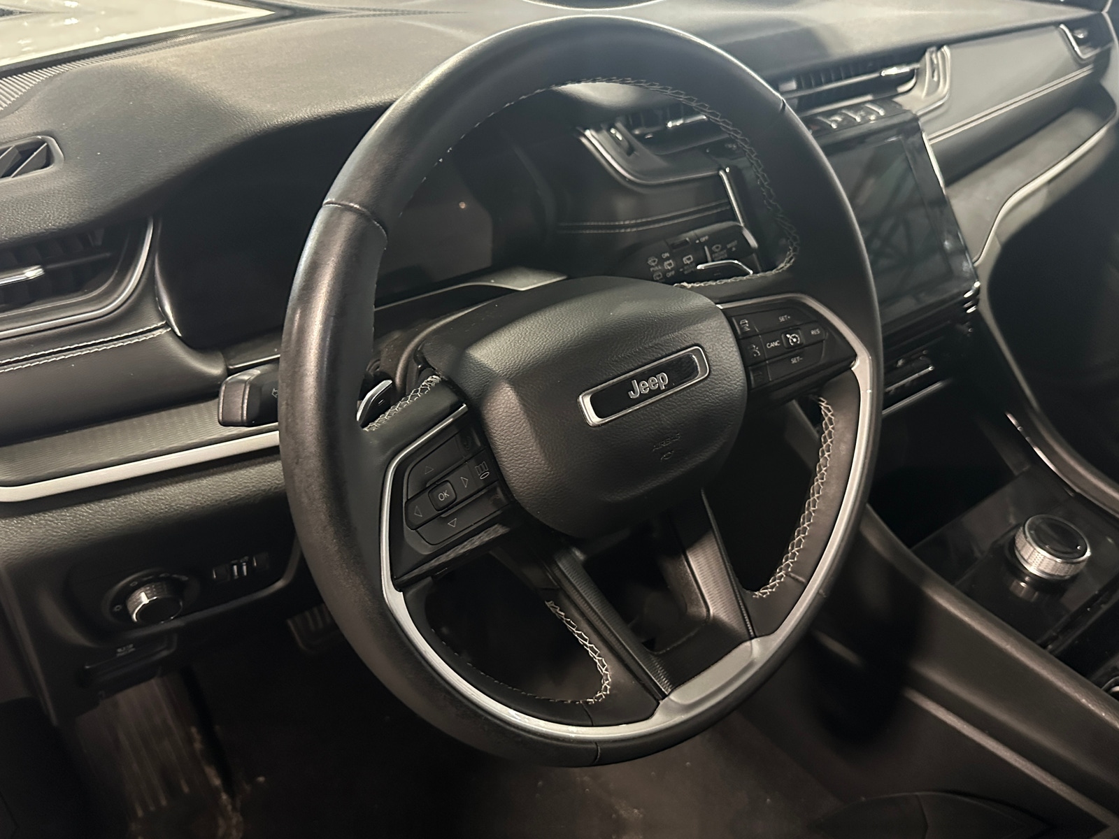 Thumbnail: 2023 Jeep Grand Cherokee - 5