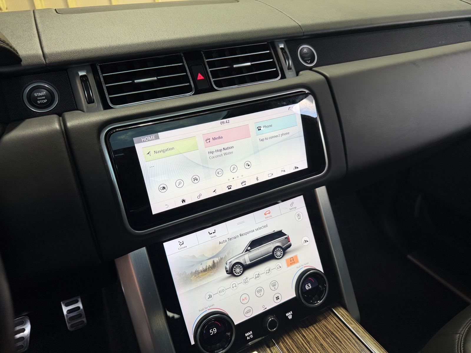 Thumbnail: 2019 Land Rover Range Rover - 3