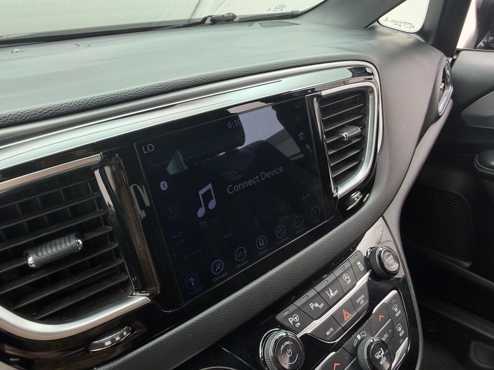 Thumbnail: 2019 Chrysler Pacifica - 4