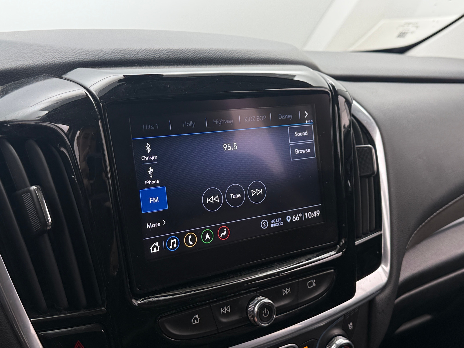 Thumbnail: 2020 Chevrolet Traverse - 3