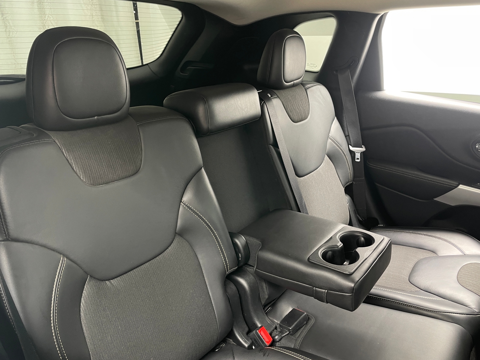 Thumbnail: 2018 Jeep Cherokee - 6