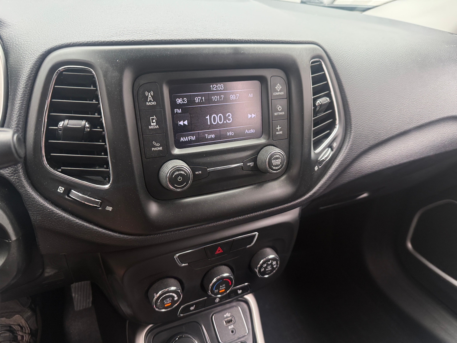 Thumbnail: 2017 Jeep Compass - 4