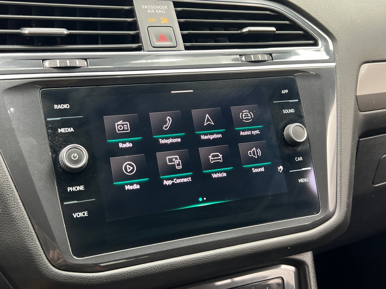 Thumbnail: 2022 Volkswagen Tiguan - 3