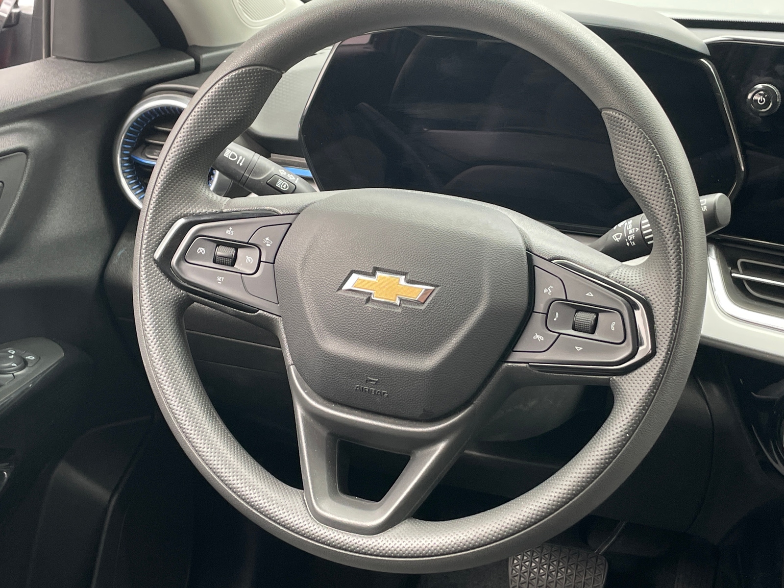 Thumbnail: 2025 Chevrolet Trax - 4